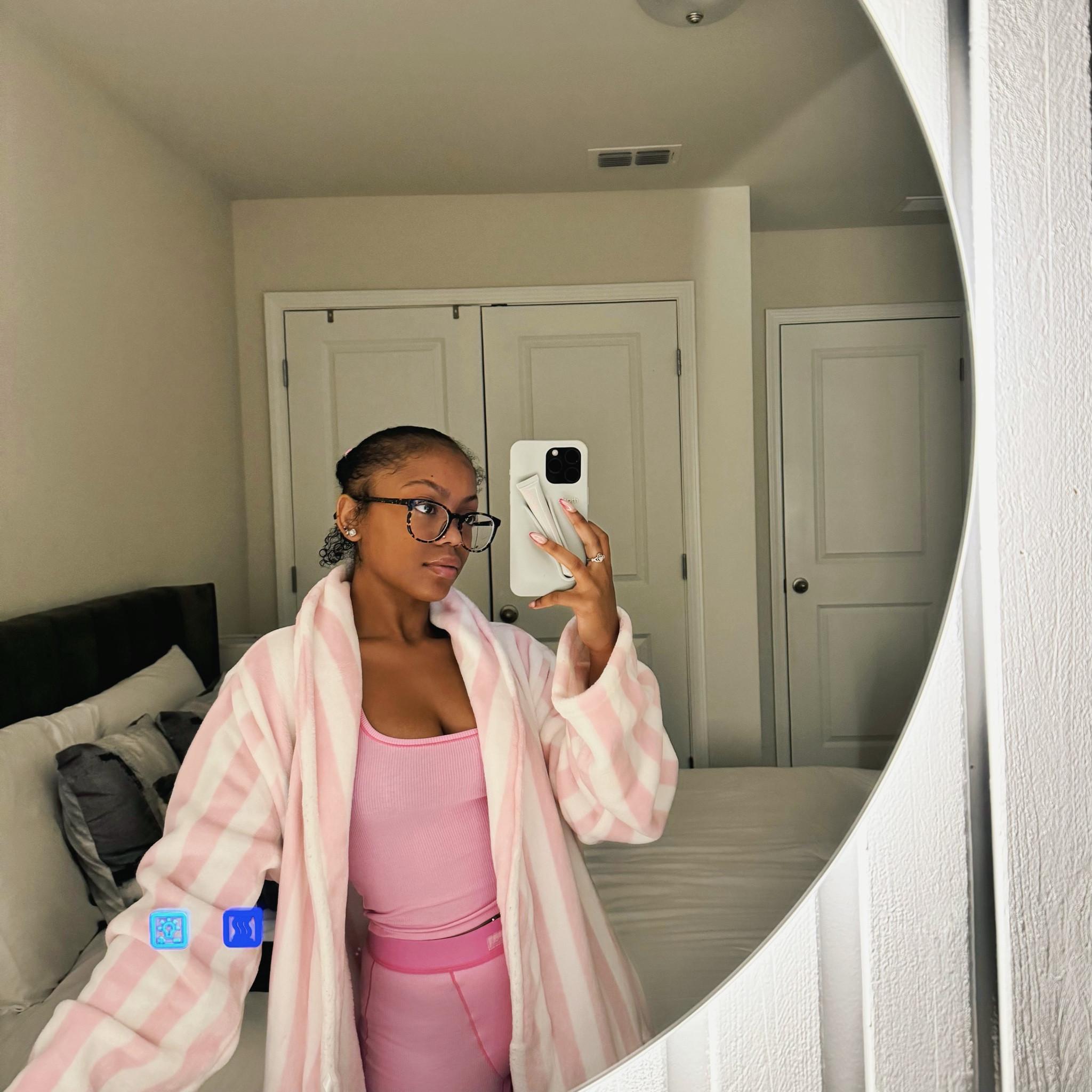Cozy Mirror Pics | Cozy Lounge Outfits

#LTKBeauty