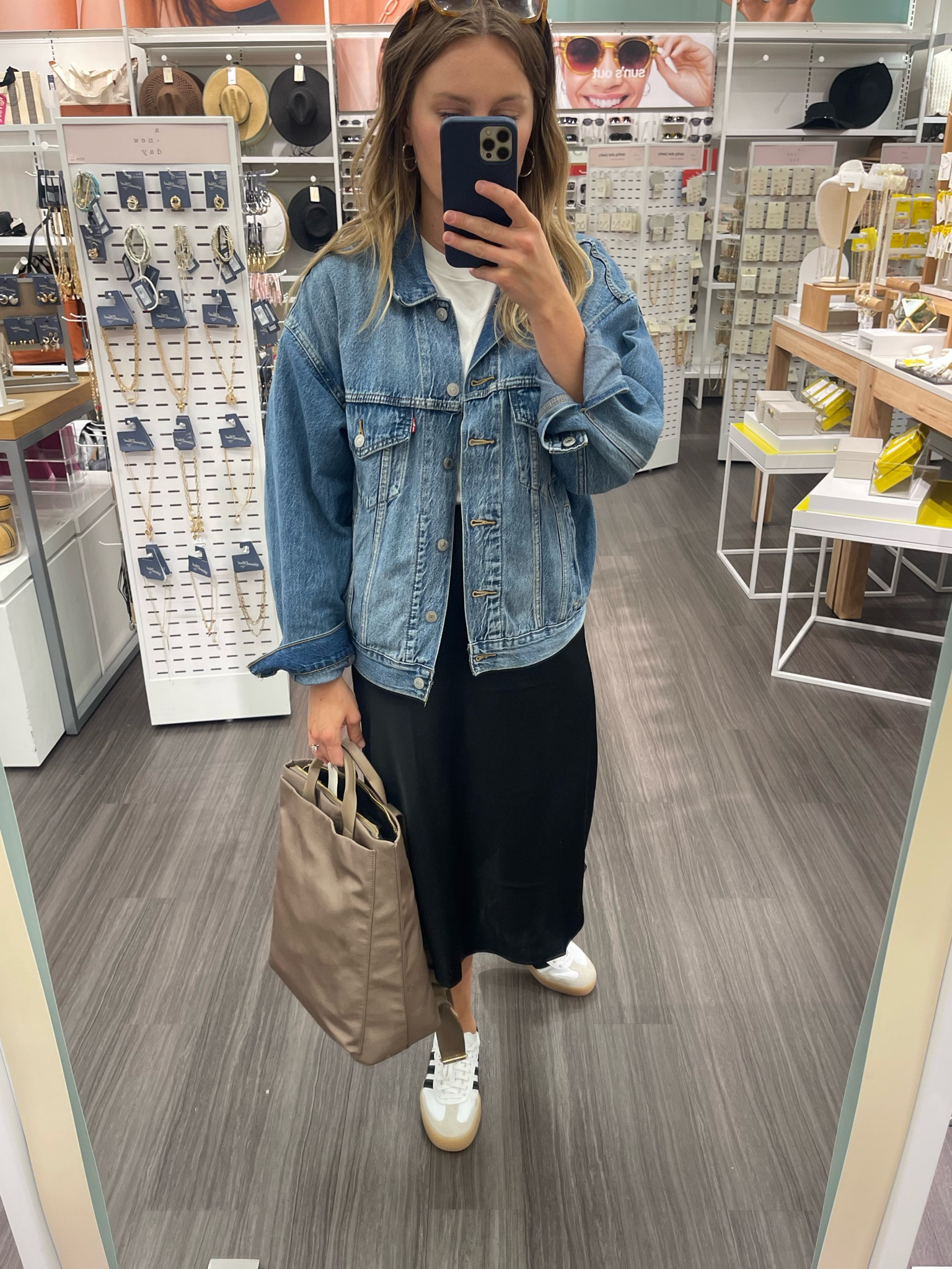 New work bag came home with me! Looks luxurious 😍 

#LTKTravel #LTKFindsUnder50 #LTKWorkwear