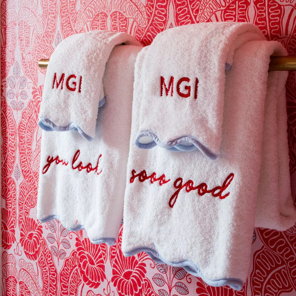 Monogrammed Plush Luxury Scallop Bath Towel | Weezie | Weezie Towels