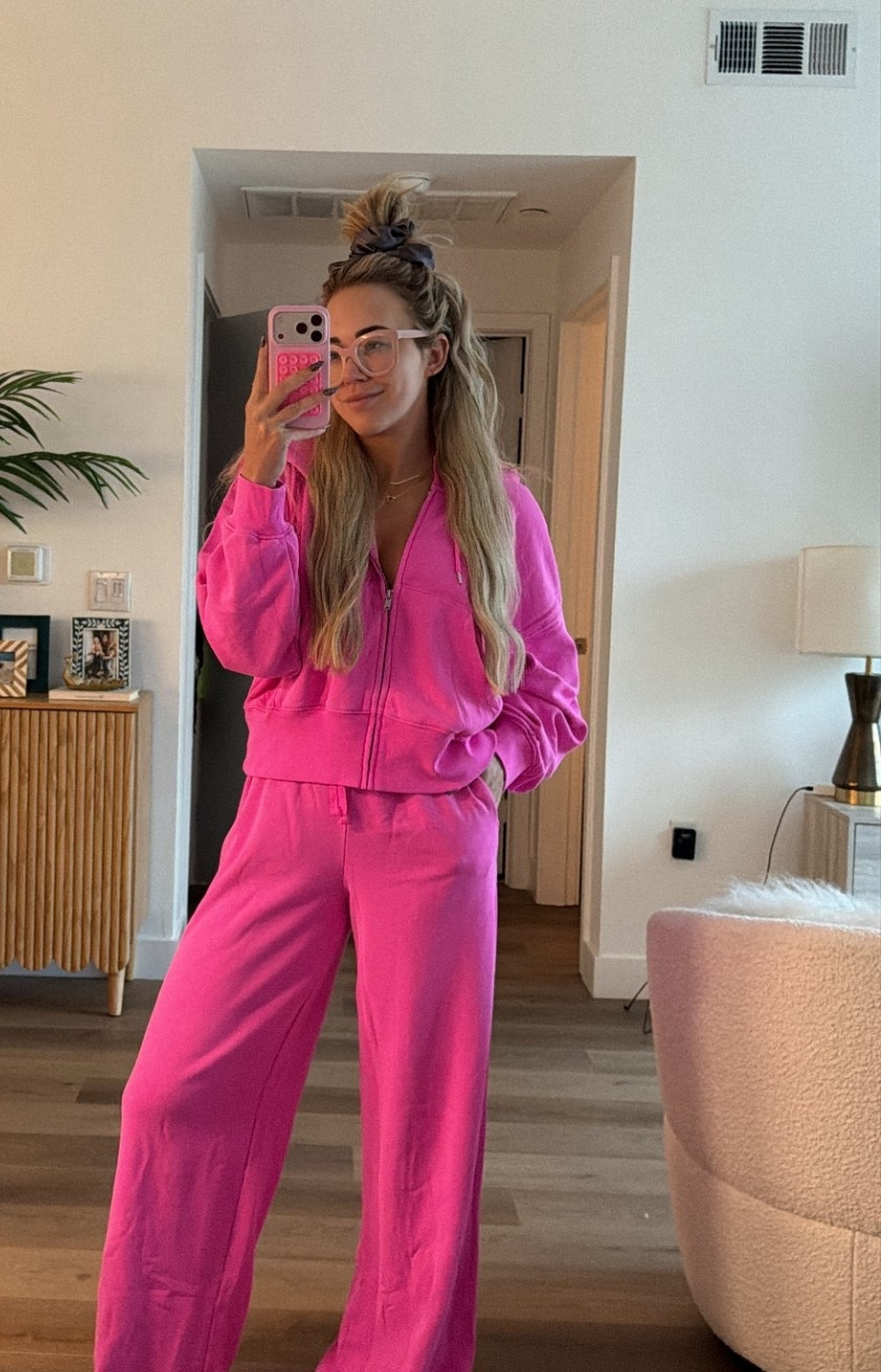 The comfiest and coziest fall lounge set (I’m in the neon sugar plum). Wearing a size small on bottoms and medium in jacket. If you sign up for Gap texts.. you get 20% off! 

#LTKSaleAlert #LTKFindsUnder50 #LTKTravel