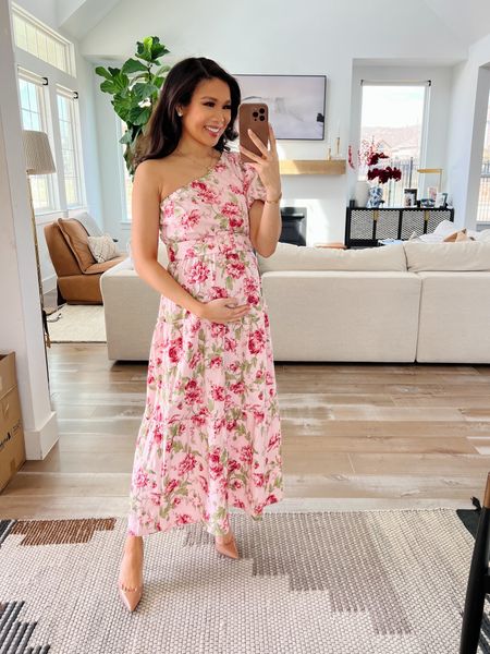 Wedding guest dress that’s also perfect for date night, baby shower or bridal showers. Wearing size small to make it maternity. Love the soft linen and cotton blend and how it’s made in the USA! 

#LTKstyletip #LTKbump #LTKwedding