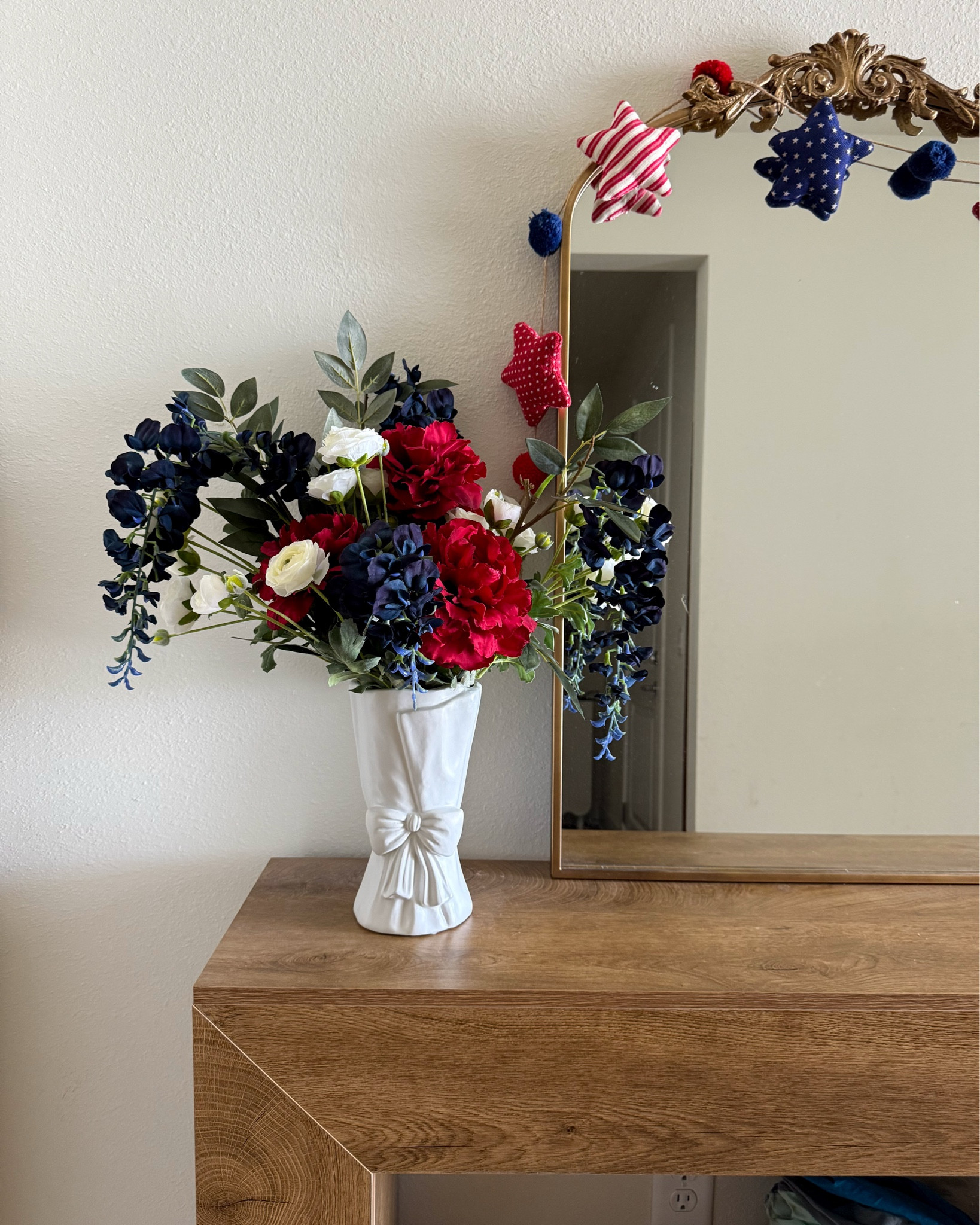 🇺🇸🇺🇸🇺🇸

Grabbed the flowers from Hobby Lobby but linked what would also work 🫶



#LTKSummerEdit #LTKSeasonal #LTKHome