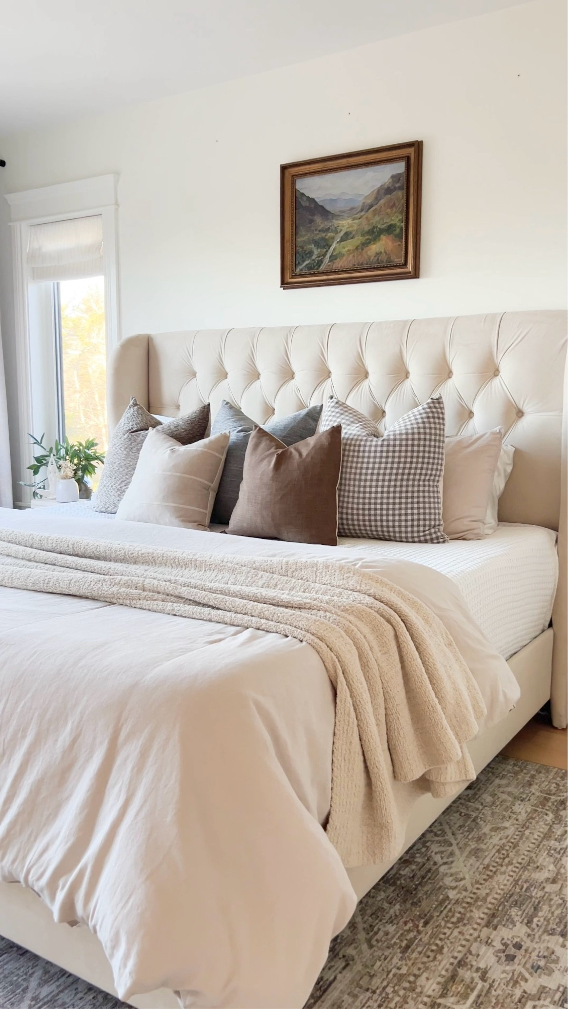 Cozy neutral bedroom with a touch on vintage vibes 🤎 #LTKCanada 

#LTKHome