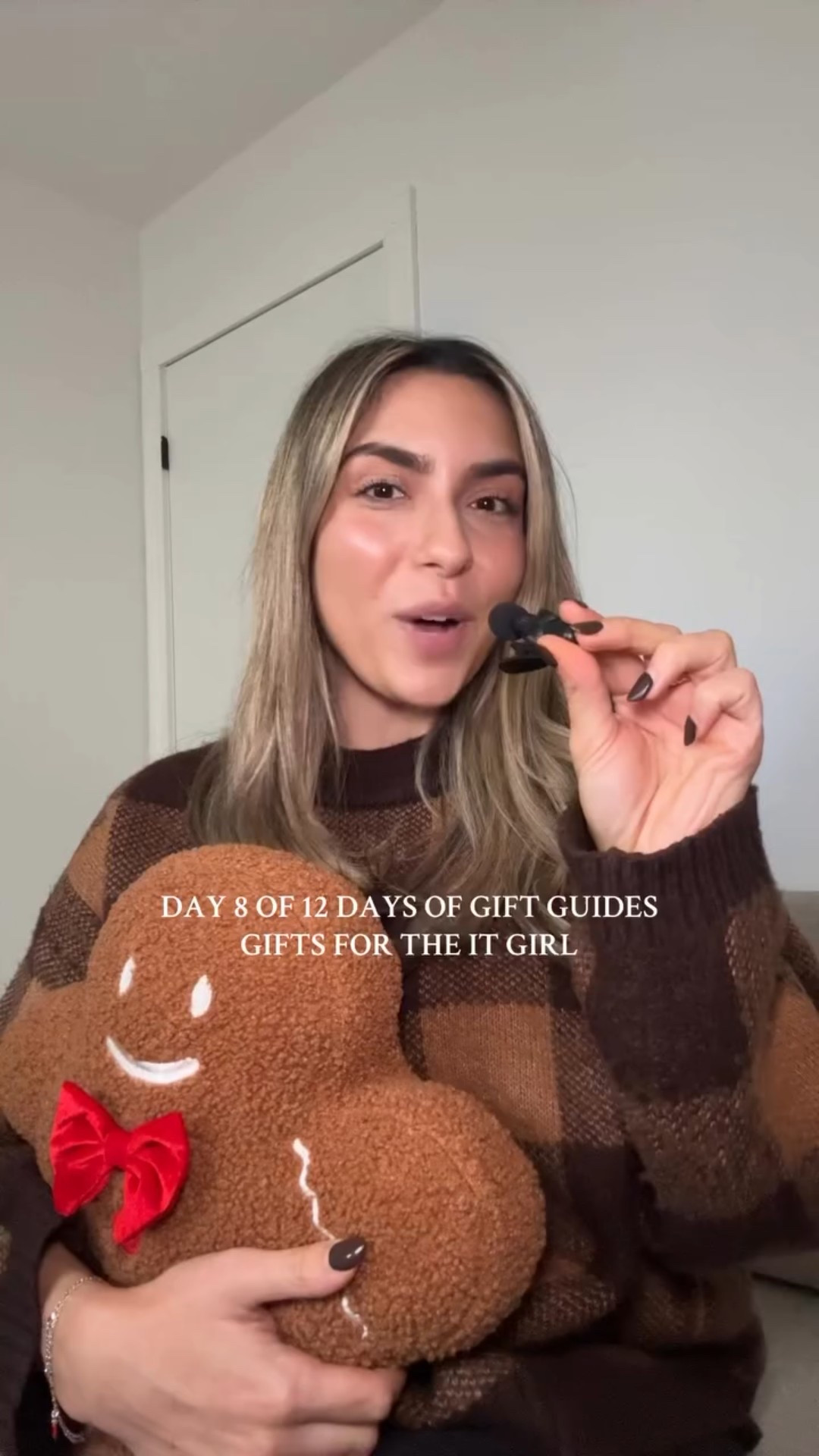 day 8 of 12 days of gift guides 🤍✨ and today is for the it girl — the one who’s always effortlessly on trend, loves a luxe moment, and somehow makes every little thing feel elevated. sharing the chic, aesthetic-coded gifts she’ll actually use (and look cute doing it).

#itgirlgiftguide #giftguide2025 #holidaygiftideas #12daysofgiftguides #holidaygifting #chicgirlstyle #aestheticgifts #fashioncreator #reelsstyle #holidayinspo #giftguideideas #winterstyleedit #trendygifts #girlygifts #reelsfashion