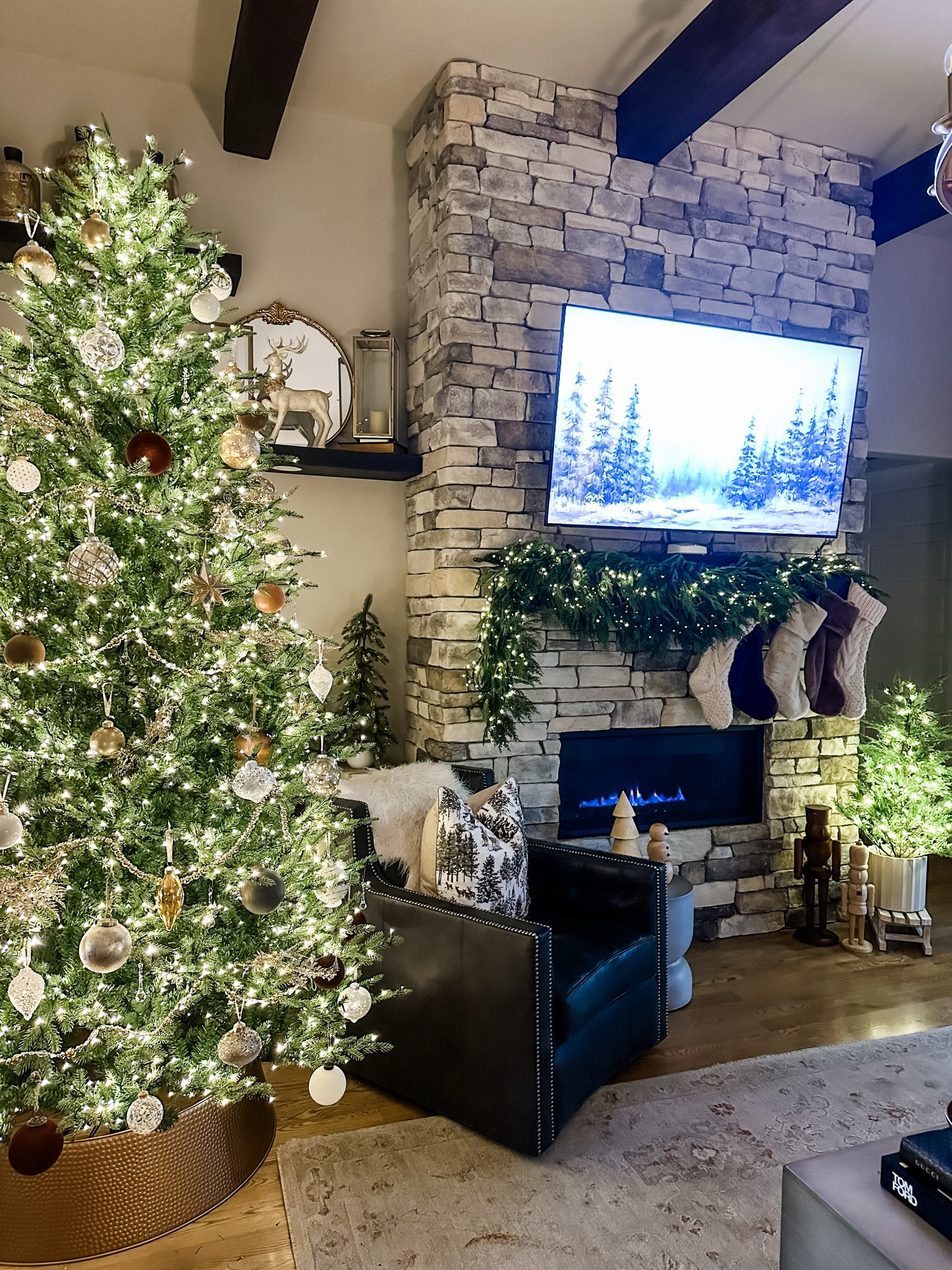 Some of my favorite holiday decor 

#LTKHoliday #LTKHome #LTKSeasonal