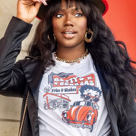 Betty's Burgers T-shirt (Vintage Feel) | Sassy Queen