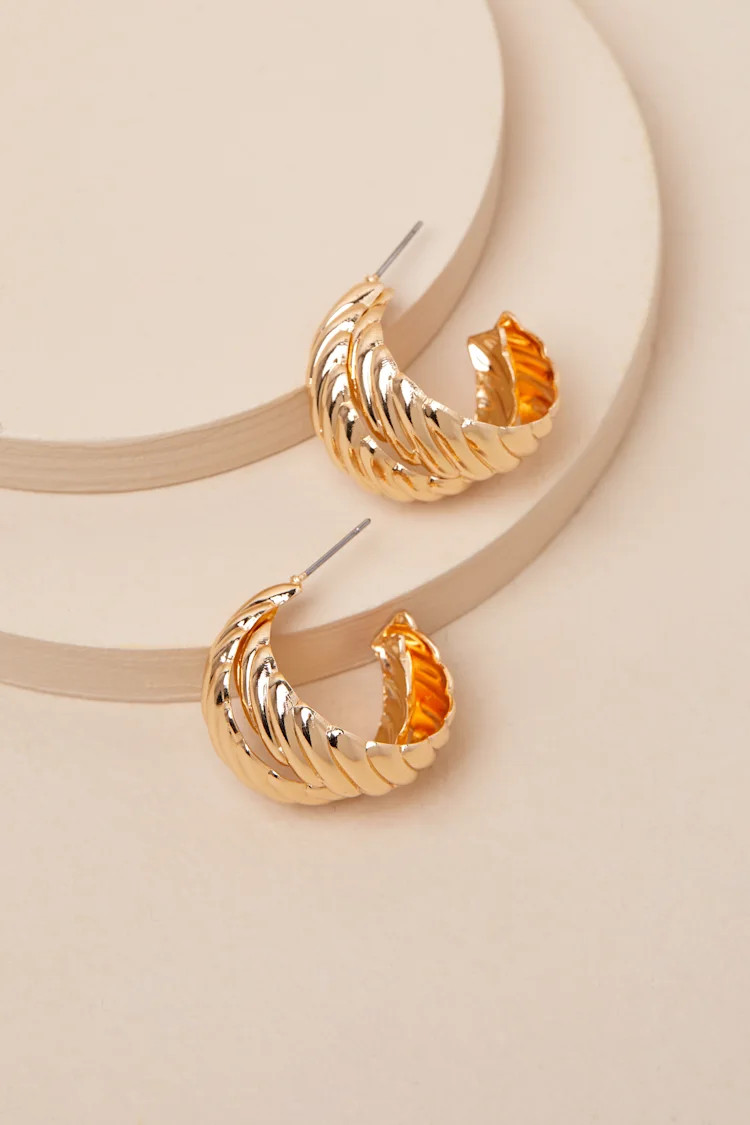 Shiny Chicness Gold Textured Overlapping Hoop Earrings | Lulus
