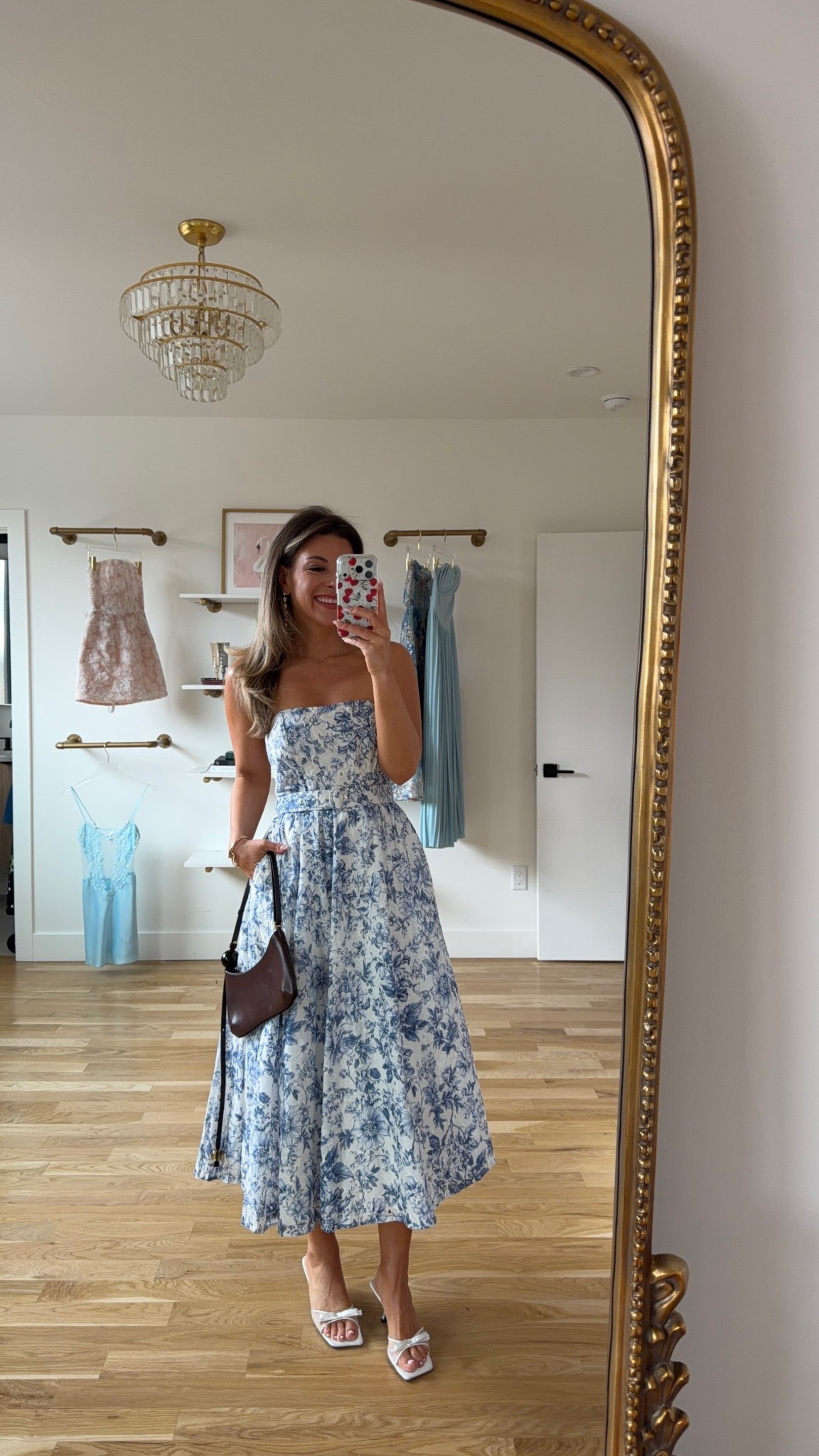 Strapless blue and white floral spring event and wedding guest dress 

Wearing my usual small/2

Wedding guest
Formal event
Black tie
Spring event
Summer party
Shower dress
Special occasion 

#LTKgrwm #LTKSeasonal #LTKWedding