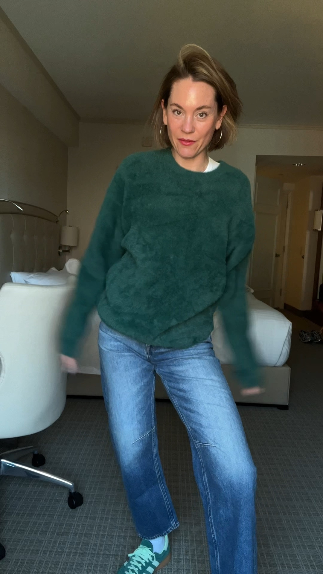 The question stands should I have worn a belt? #falloutfit #barreljeans

#LTKOver40 #LTKVideo #LTKHoliday