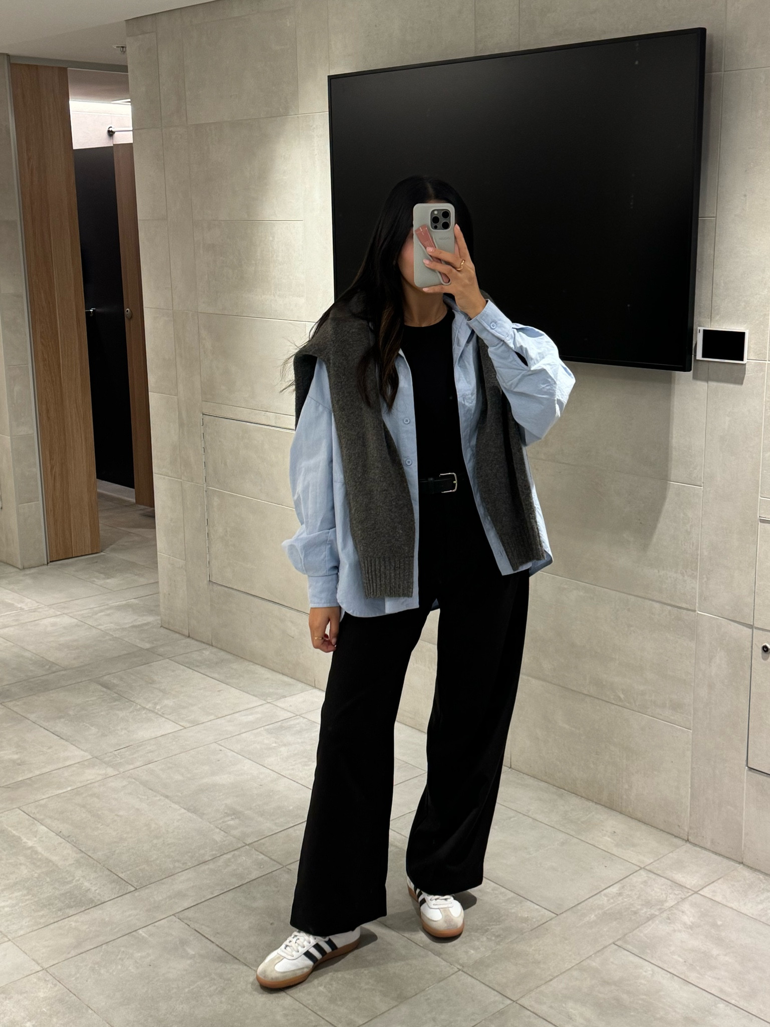 Comfy work fit 
DISSH shirt - size 4 and I have tailored this to get it shorter 
Vik and Woods Pants - size 00 
Uniqlo sweater - size small 
Uniqlo heat tech - size XS 


#LTKworkwear