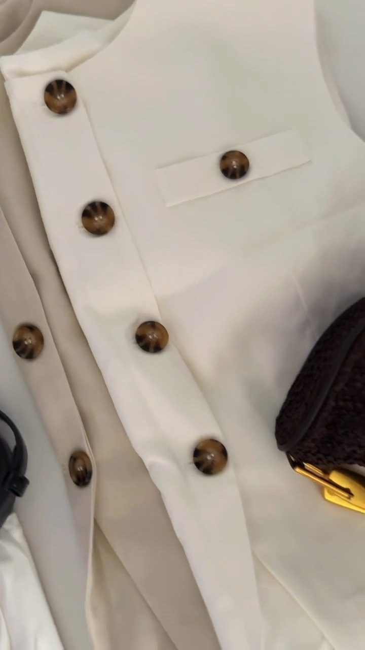 Quiet Luxury: The Old Money edit 🕊️ Understated elegance for every day.

#LTKstyletip #LTKunder50 #oldmoney #quietluxury #classicstyle #styleinspo #ltkit

#LTKdayinmylife #LTKWorkwear #LTKmomlife