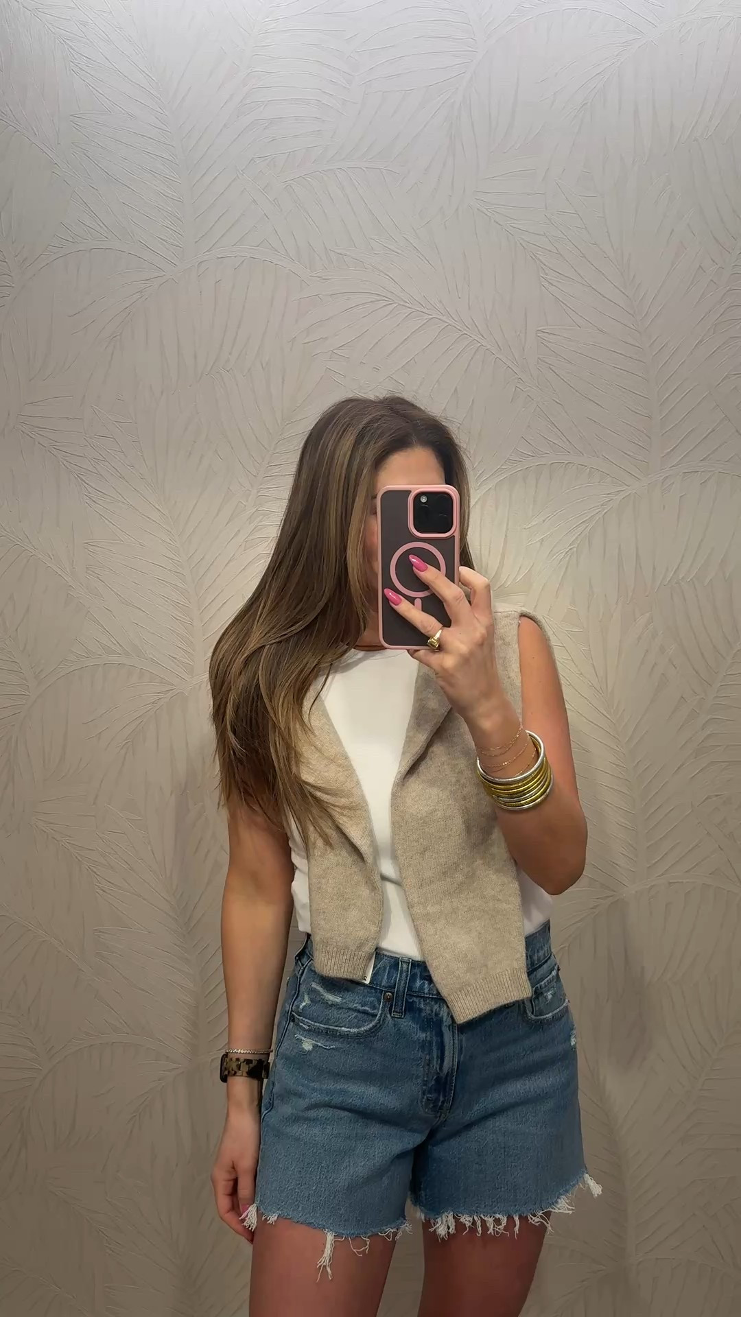 @abercrombie fell in love with these shorts and they are seriously good! Comparable to another pair that I won’t but a fraction of the price (moms we love that!)  I’m in a size 6/28 here! 

#LTKmomlife #LTKootd #LTKdayinmylife