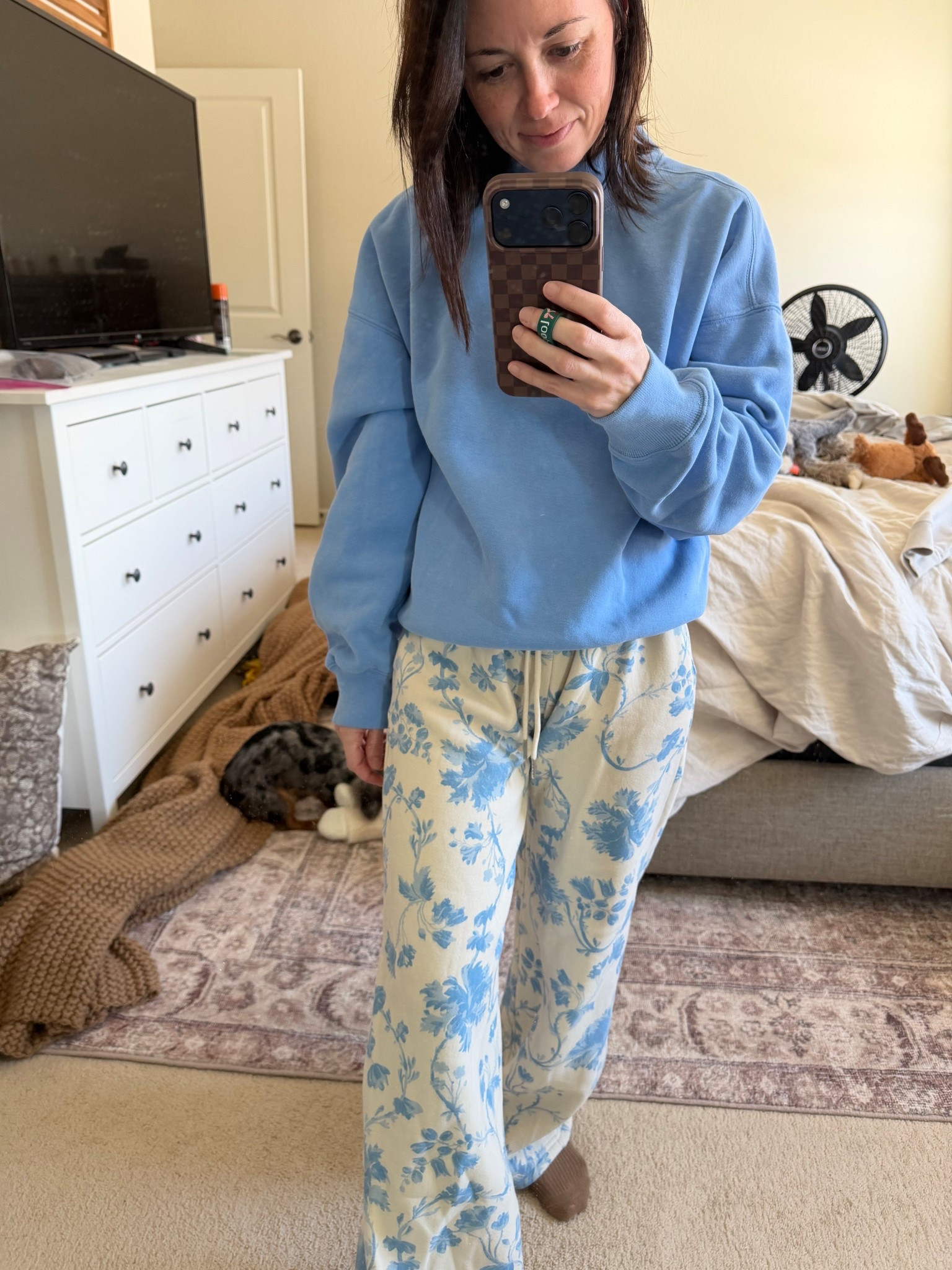 Another @abercrombie set! Love these mockneck crew sweatshirts and comfy sweatpants!

Sky blue
Patterned pants
XSmall 
Petite 

#liketkit

#LTKTravel #LTKmomlife #LTKPetite