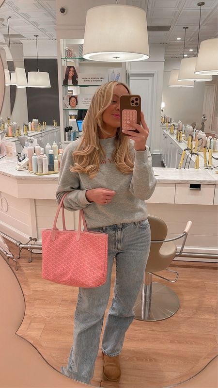 Casual Jeans Outfit

Vici Collection Sweatshirt, Aritzia Jeans, Pink Bag, Ugg Boots, Casual Outfit

#LTKshoecrush #LTKstyletip #LTKitbag