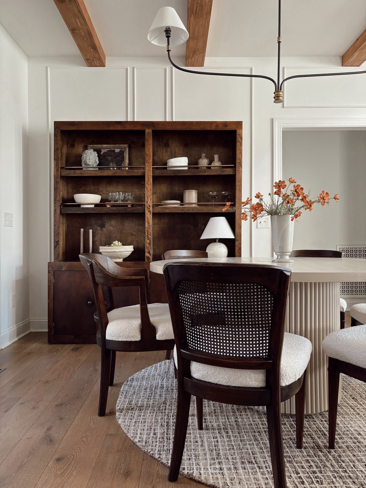 Linking all that I am able to from my dining room!

Dining room, home inspo, linear chandelier, thrifted, round dining table, flute dining table, target finds

#LTKSeasonal #LTKhome