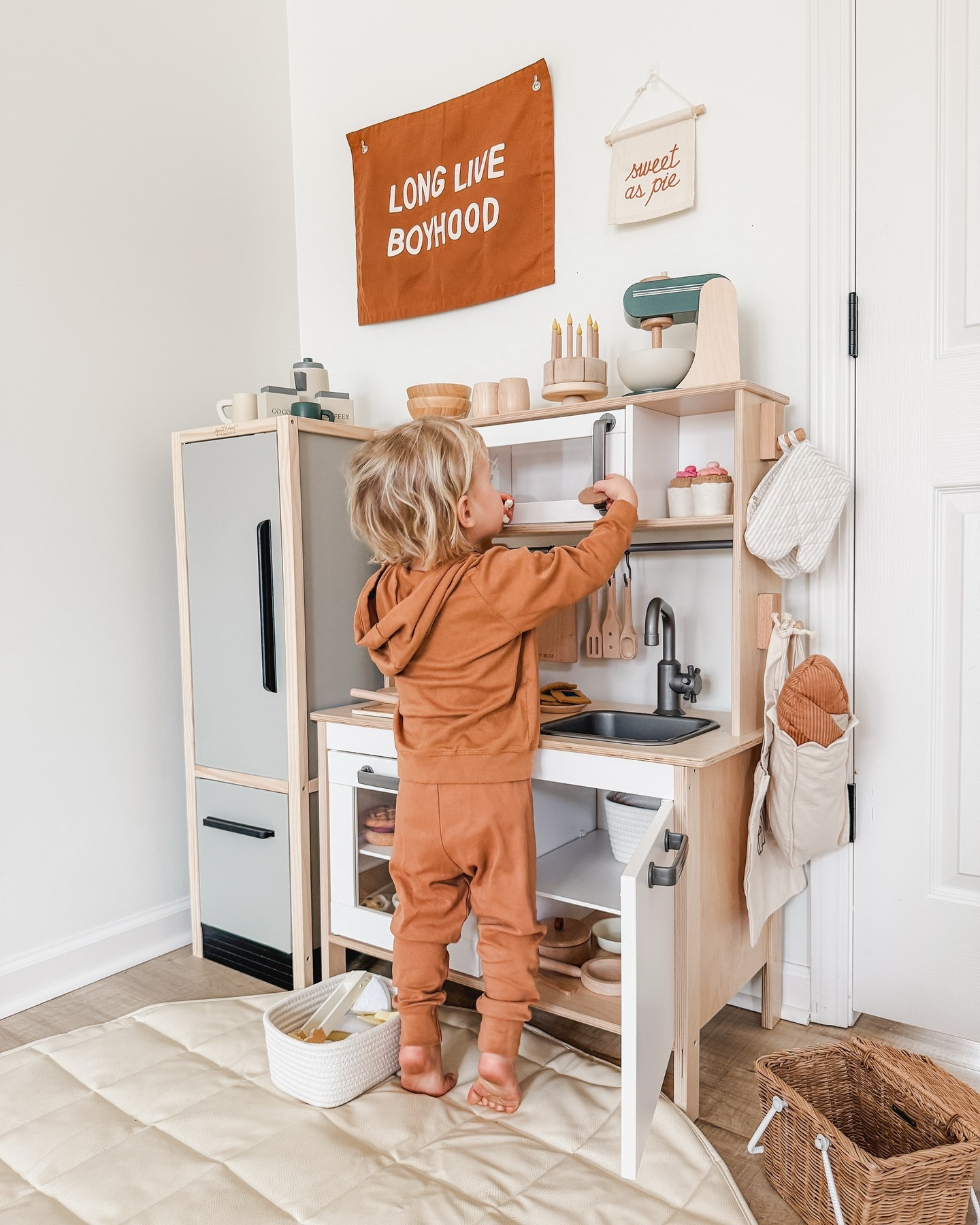 Made a few updates to this little kitchen this week and can’t wait to share! For now I’ll just sit in the happiness that my youngest son loves his toy kitchen after dreaming about having one to decorate for years 🤭 I think my oldest would’ve used it as a car garage 🤣



#playkitchen #ikeatoykitchen #playpretend #pretendplay

#LTKKids #LTKHome