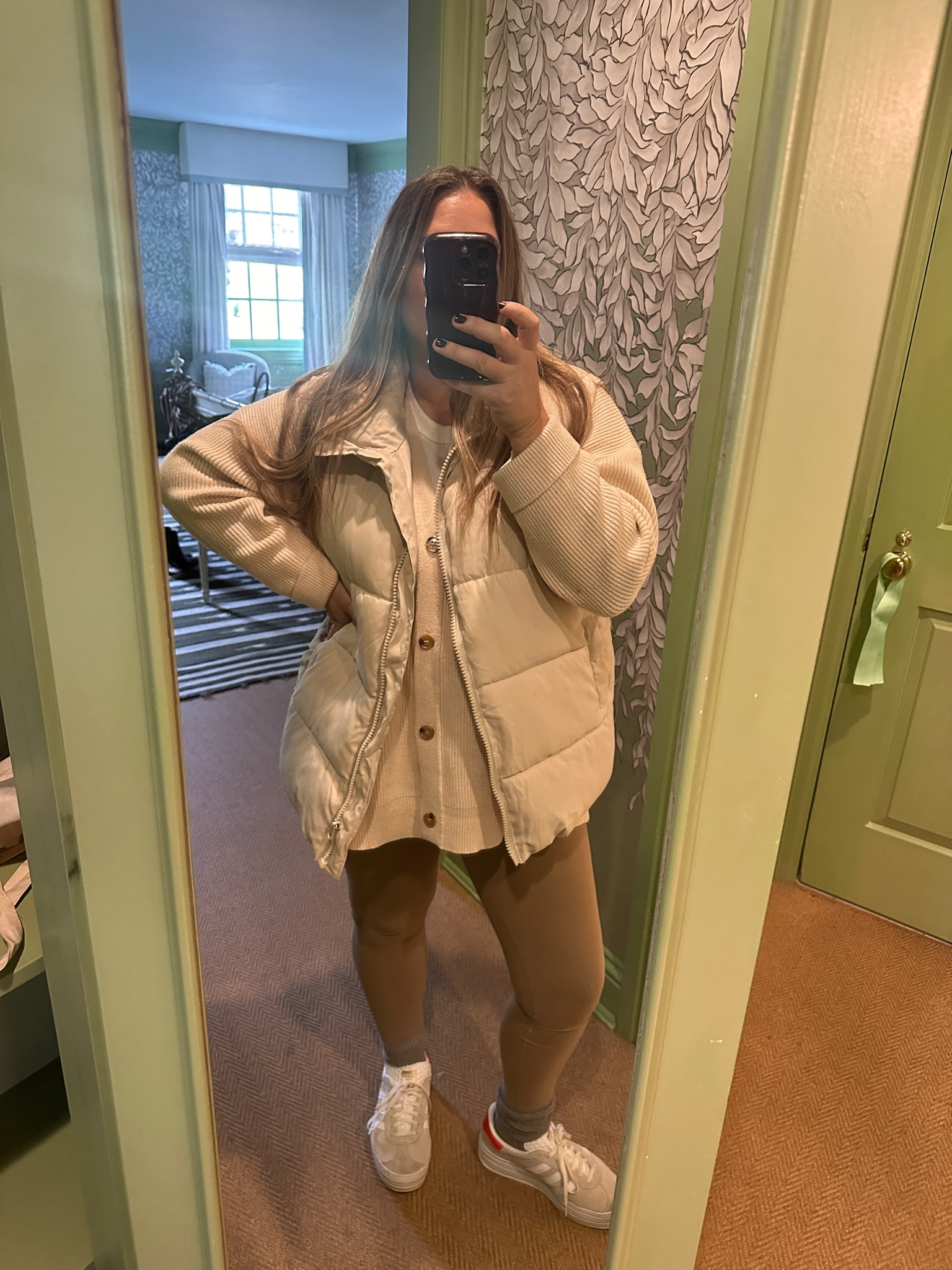 Vest- i sized up one
Sweater- true to size
Leggings- i go with medium
Sneakers- size down 1/2 size or a full size if you have narrow feet ( they run big!) 