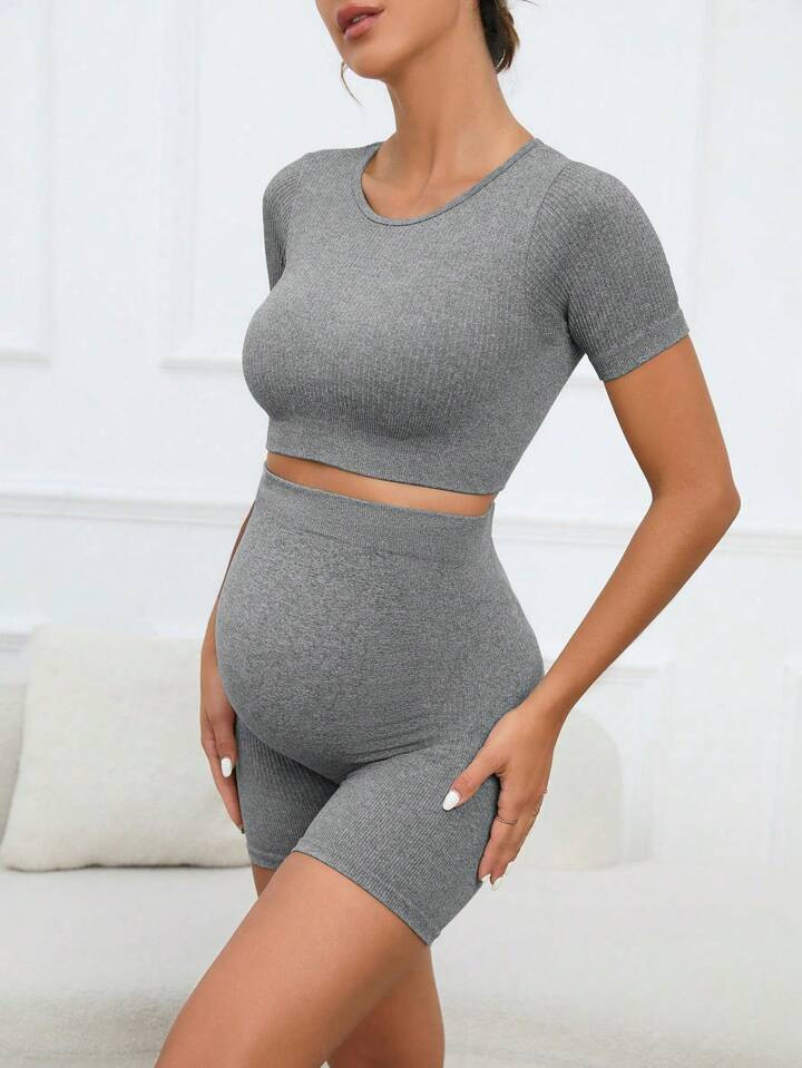 SHEIN Maternity Solid Crop Tee & Biker Shorts | SHEIN