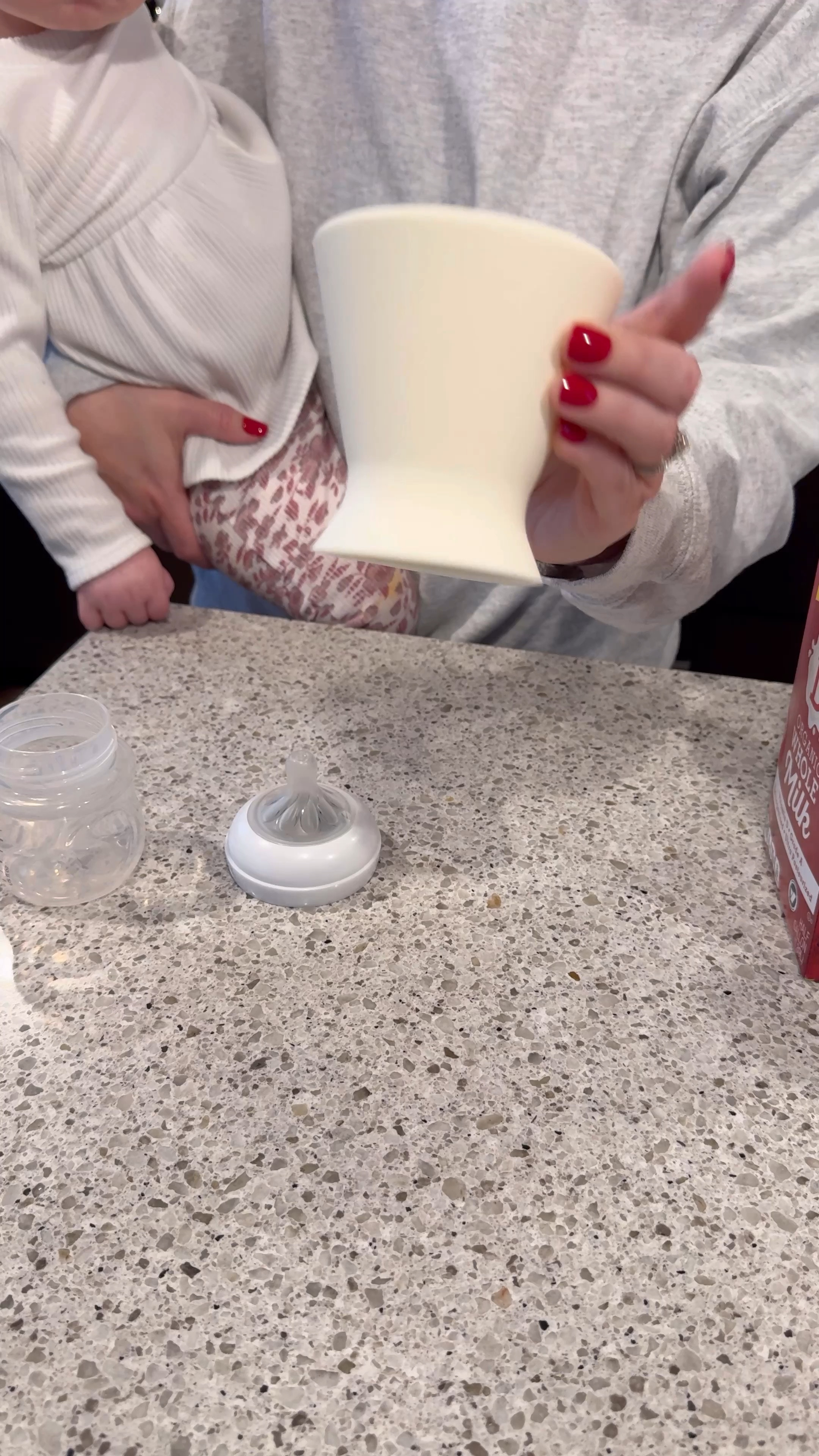 Make a bottle one handed with the bokee!

#LTKBaby #LTKBump #LTKKids