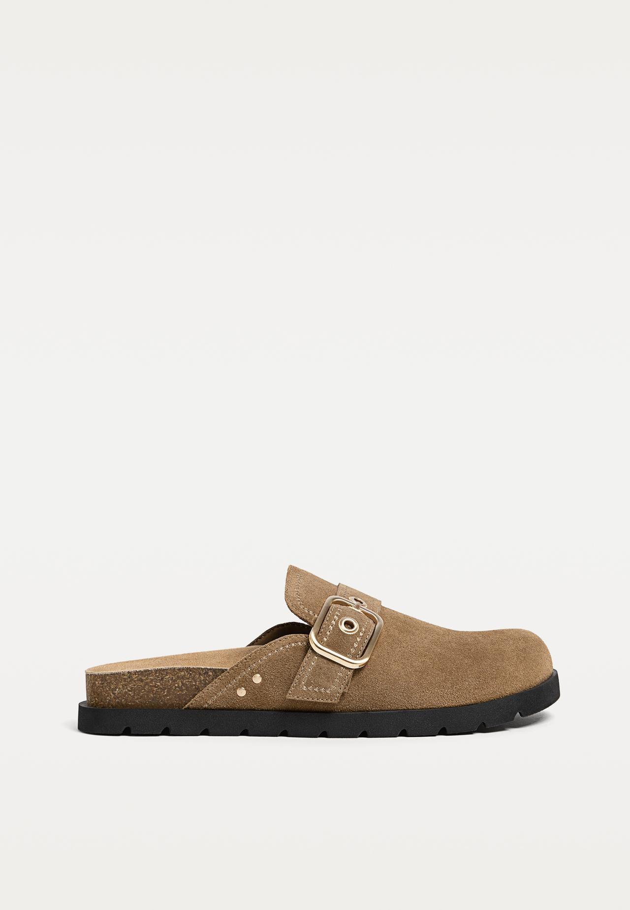 Split suede clogs with buckle | Stradivarius (UK)