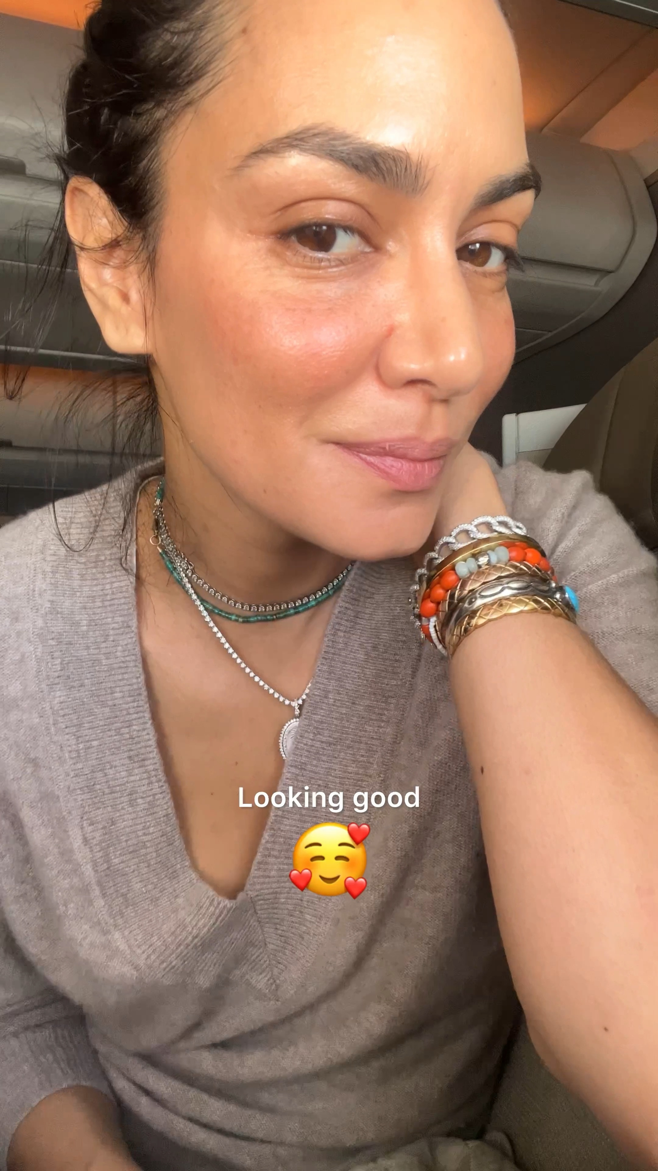 A quick pick me up beauty routine I always do before landing 🛬  Face rested glowing and ready to go ✨🌎☺️✨