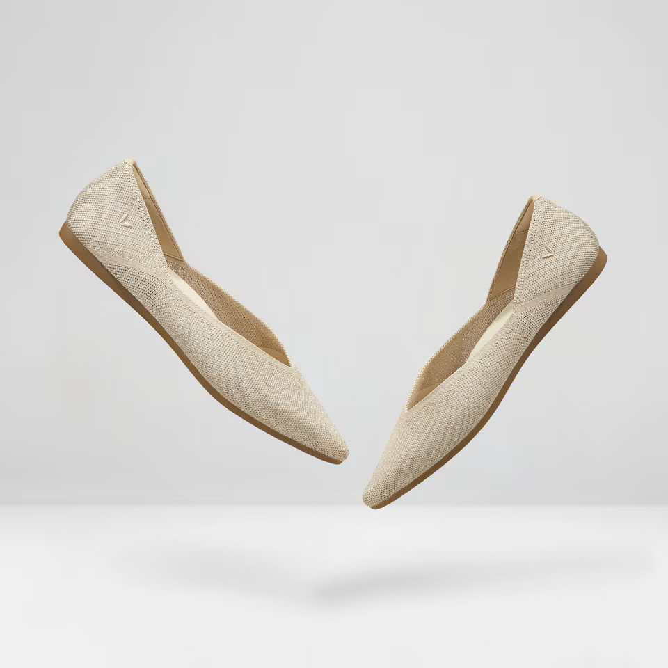 New
      
    Pointed-Toe V-Cut Flats | VIVAIA