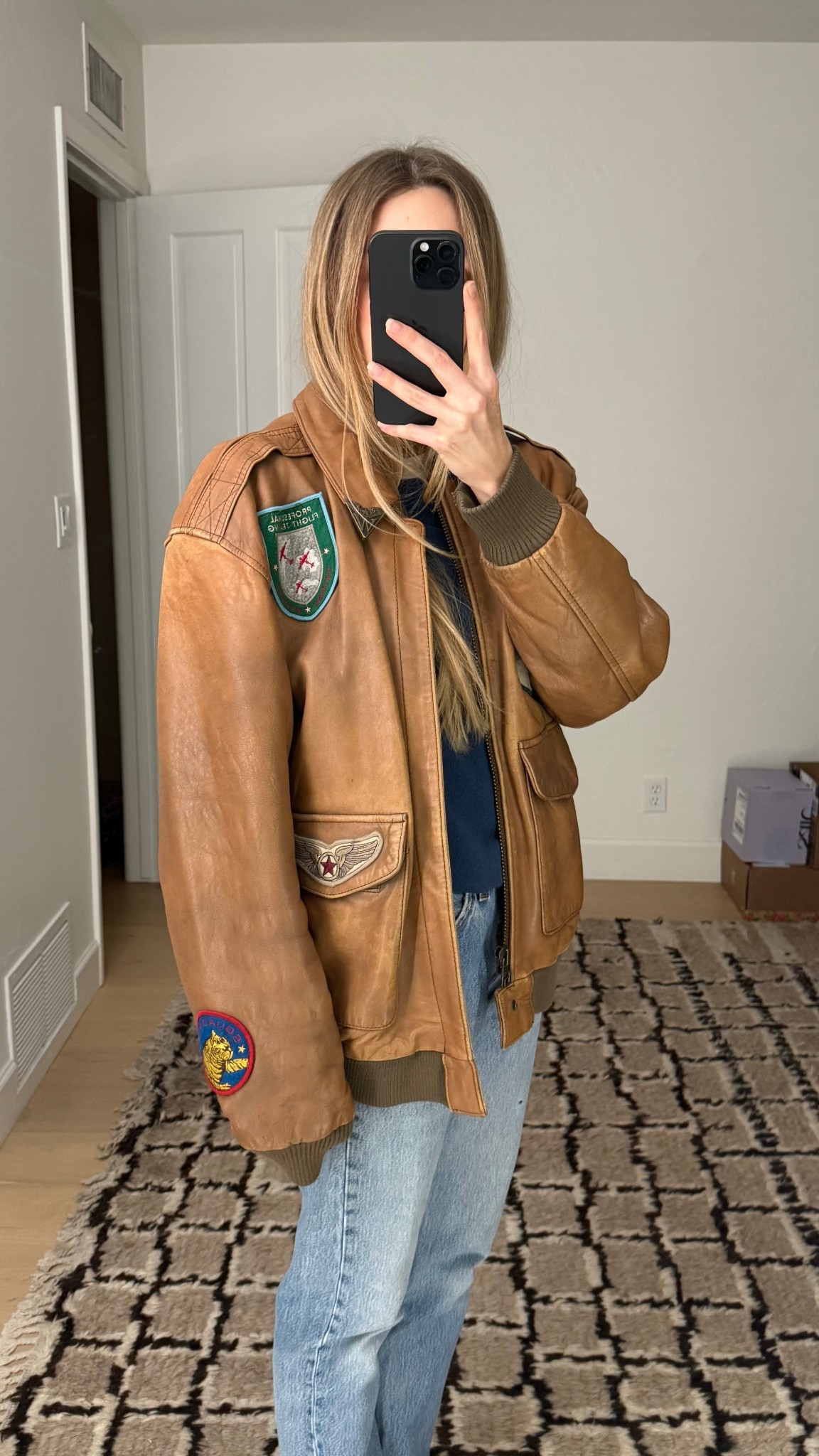 Day 3
Vintage leather jacket
Blue cashmere sweater 
Vintage Levi’s 501s
Sebago x Alanui collab moccasins 

#LTKootd