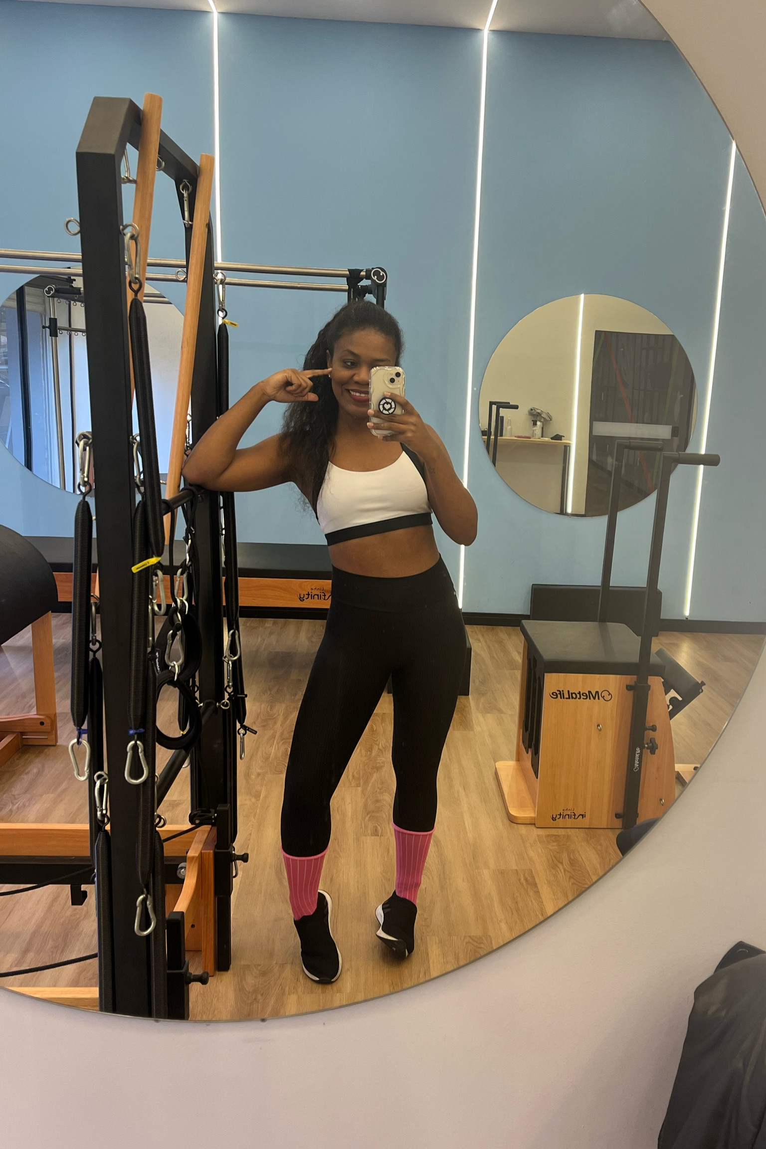 Hoje cedo voltei para os treinos. Como é boa a sensação durante o exercício e depois de feito e sentir que teve um tempinho para se cuidar! 💪🏾

Opte por roupas leves e confortáveis sempre! 