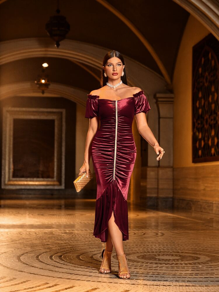 New
     
      Off Shoulder Tape Ruched Mermaid Hem Satin Dress | SHEIN