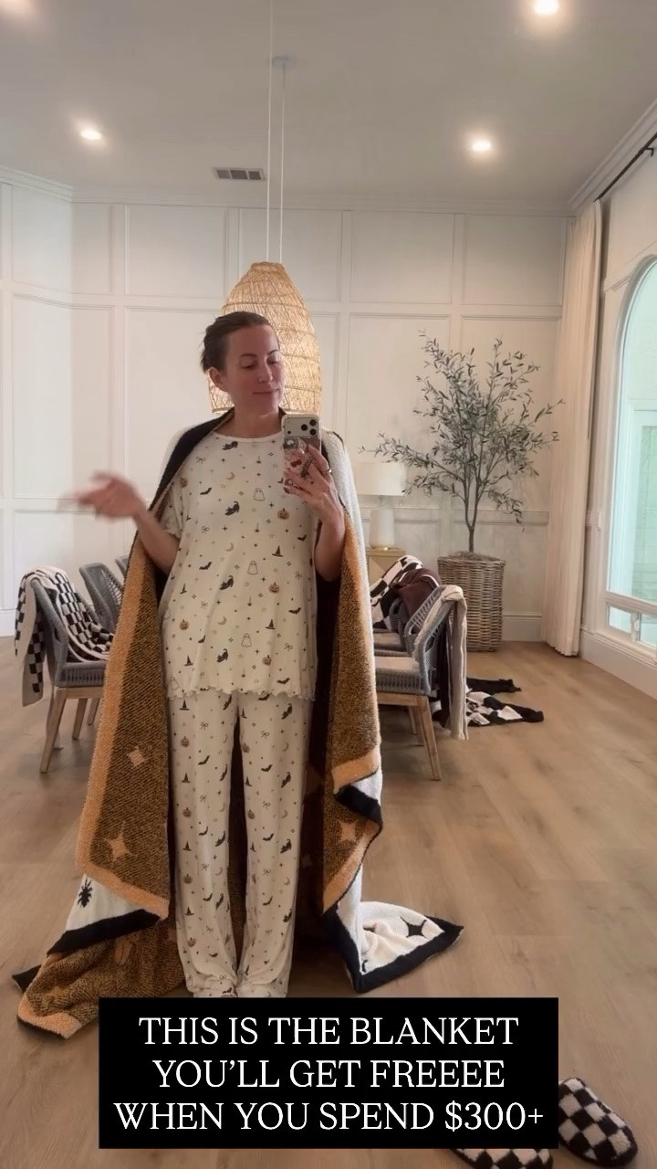 THIS IS THE BLANKET YOU’LL GET FREEEE
WHEN YOU SPEND $300+
