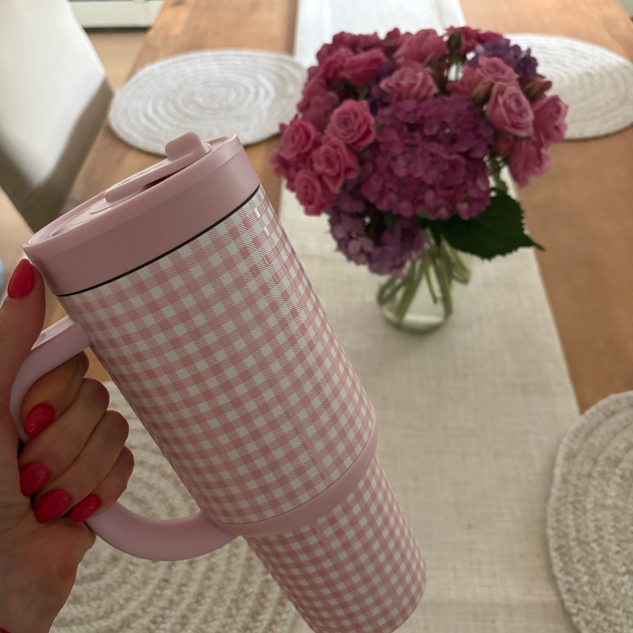 Love my new pink gingham Ello oasis cup. It has a straw that pops up

#LTKmorningroutine #LTKActive #LTKHome