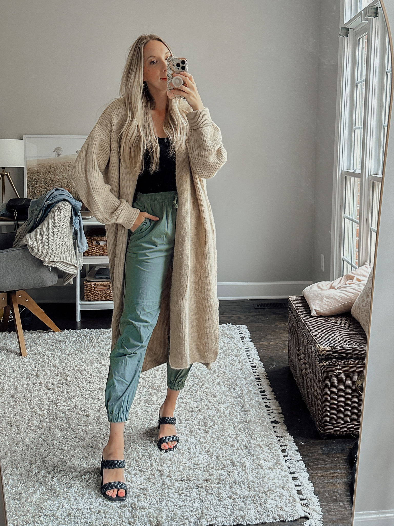 Olive green cargo pants with oversized long knit boyfriend cardigan



#LTKworkwear #LTKSeasonal #LTKxNSale