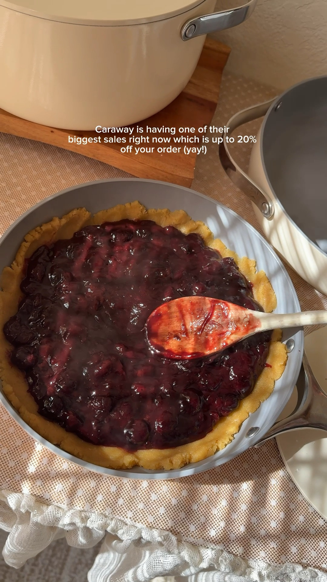 Holiday sweetness with my favorite non toxic pieces from Caraway!🕊️

#LTKdayinmylife #LTKGiftGuide #LTKHoliday