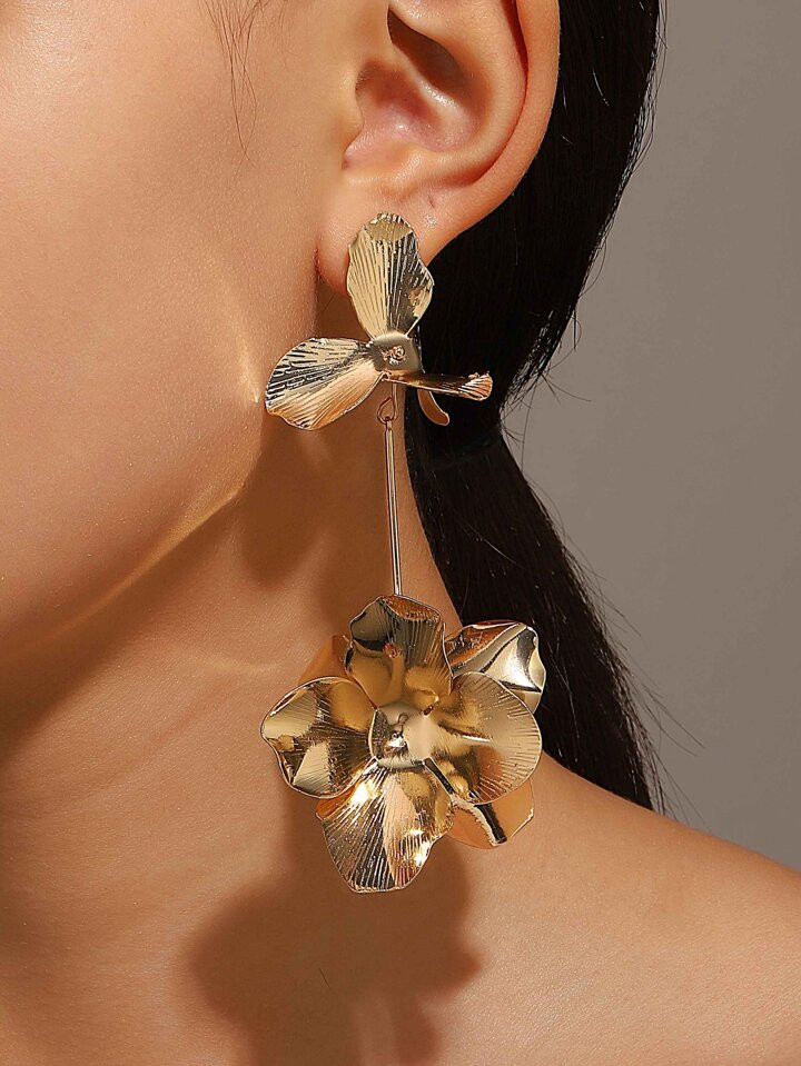 1pair Exaggerated And Creative Asymmetrical Flower Shaped Statement Earrings | SHEIN