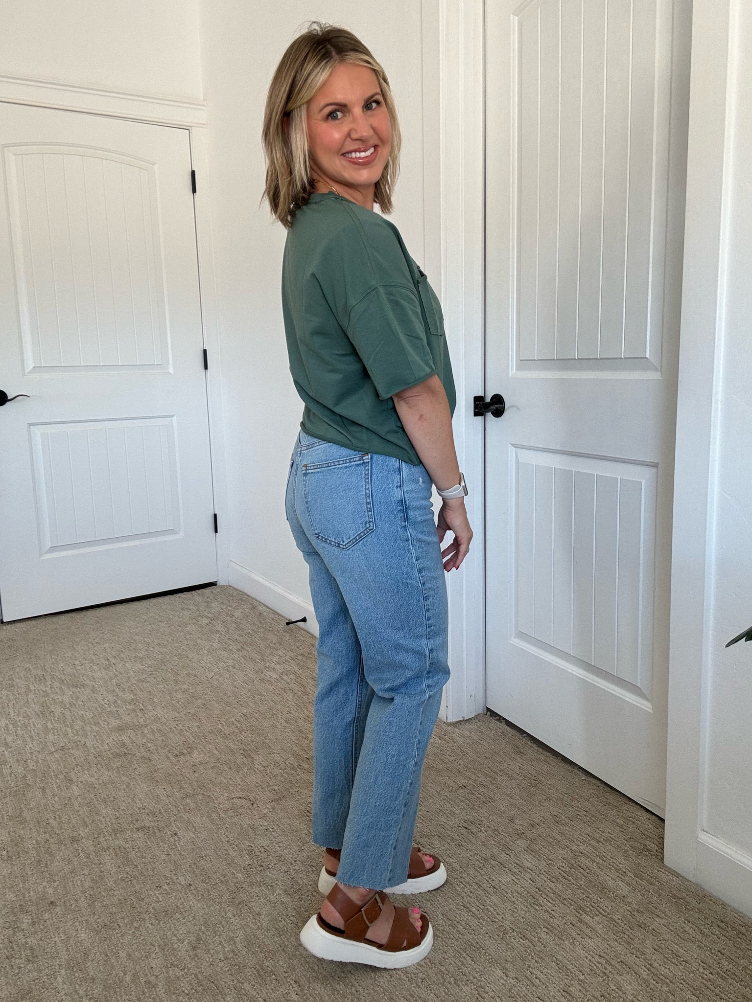 When it’s still hot in Arizona but you’re ready for fall…let’s add a couple things to our closet! Jeans I’m wearing 26 short and grabbed the black wash too! Love both. Couldn’t find the exact shoes but grabbed some cute options!