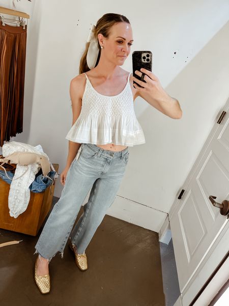 Cute little crop tank + wide leg jeans from Anthropologie.

Top —runs big, wearing an XS
Jeans -run TTS, wearing a 24 but could use a 25
