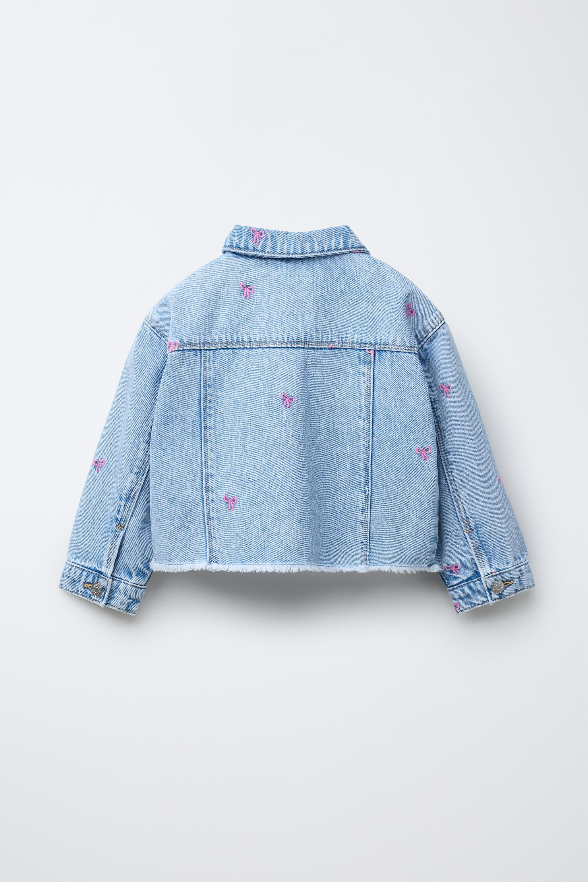 Denim overshirt with shirt collar and long sleeves. Front snap-button closure. Front patch pocket... | Zara US