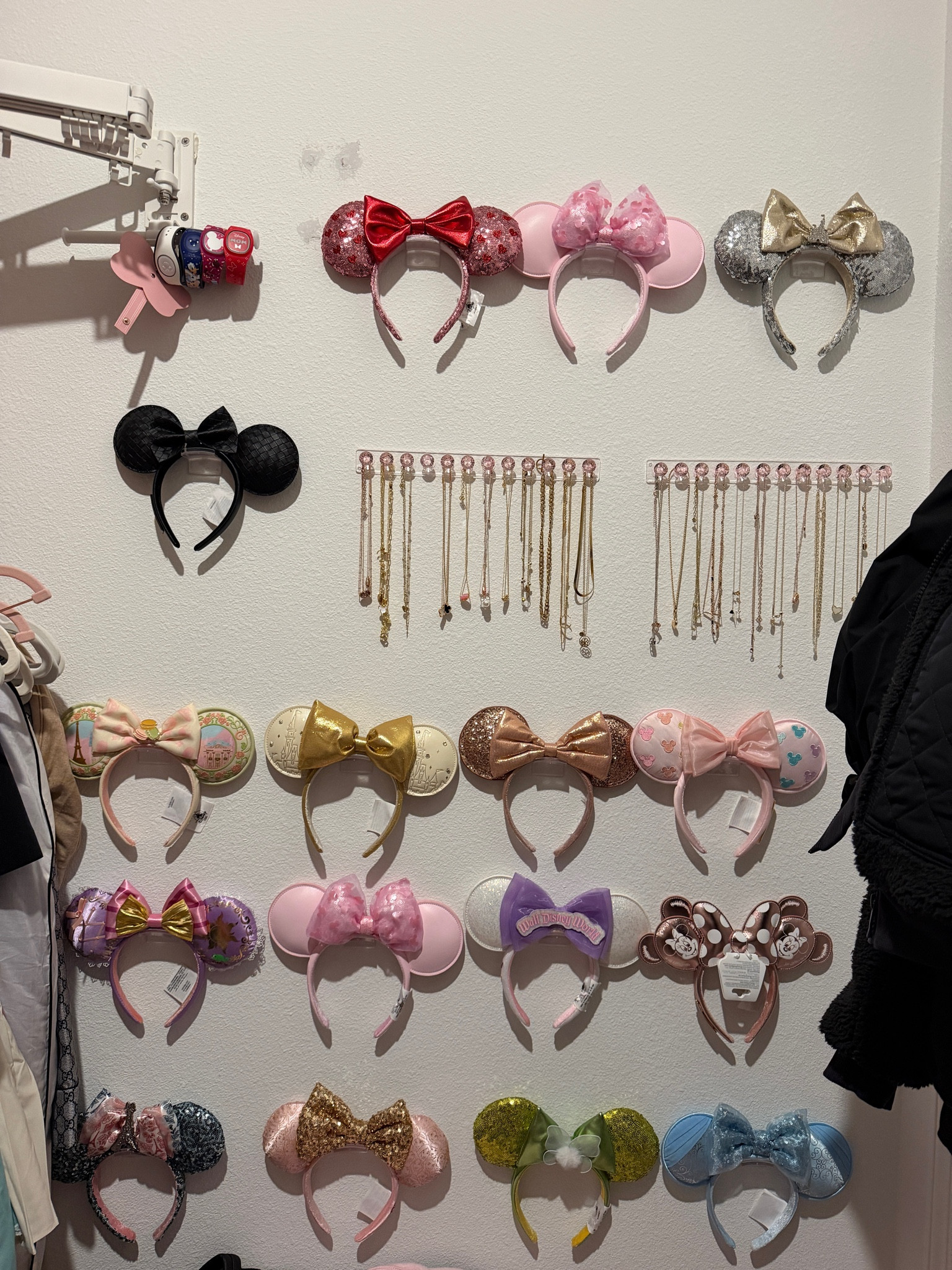 Wall ear hangers 🐭 ✨

#disney #disneymom

#LTKdayinmylife #LTKvlog #LTKHome