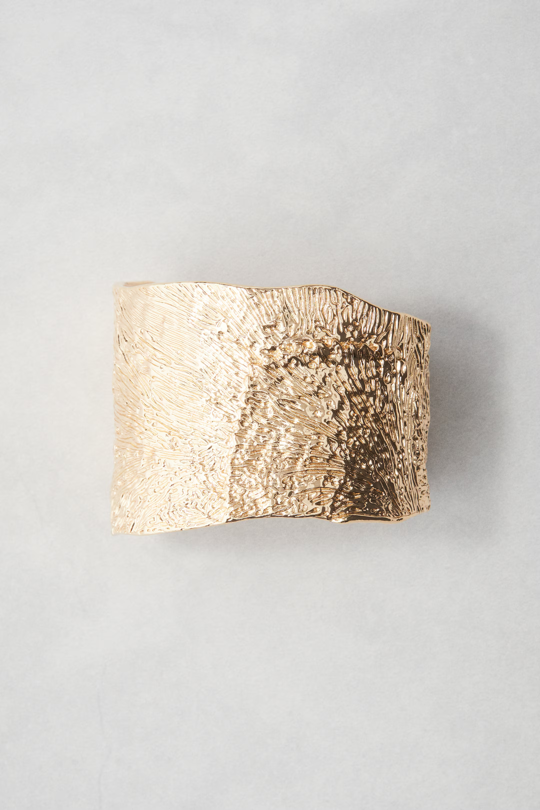 Textured cuff bracelet | H&M (UK, MY, IN, SG, PH, TW, HK)