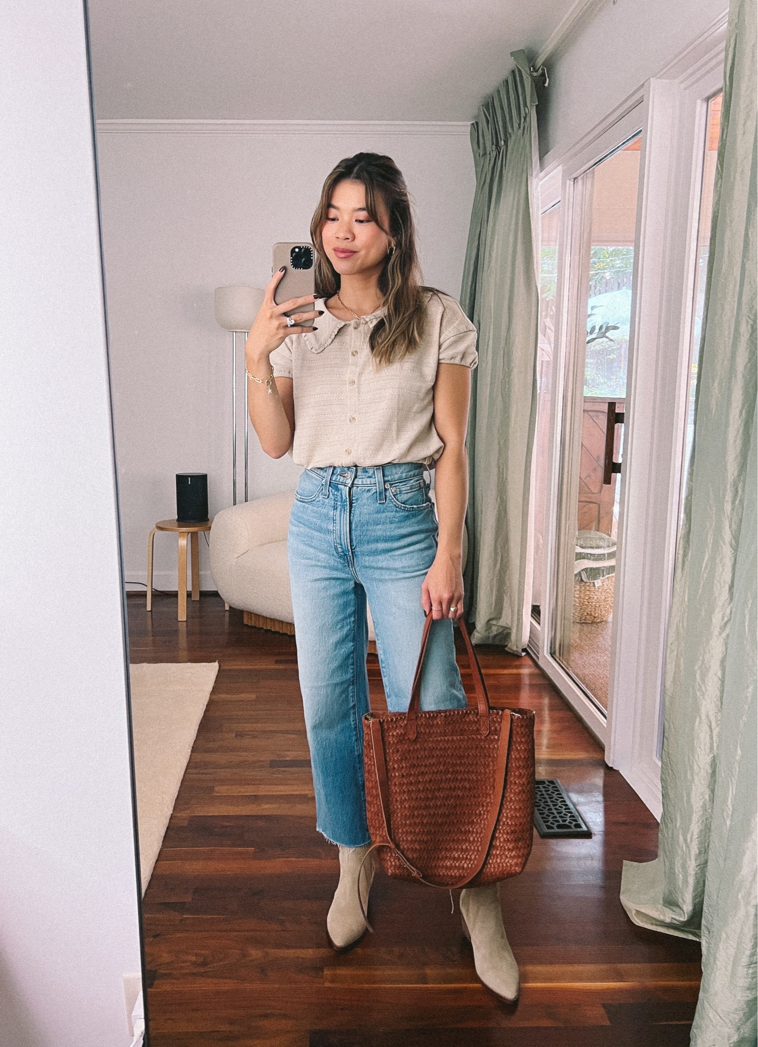 Sweet Madewell top for the fall season. 

Top - XXS/XS
Jeans - 00/0

#fallfashion
#fallstyle
#falloutfits
#petitefashion
#jacket
#top
#denim
#jeans 
#seasonalfashion 
#handbag 

#LTKSeasonal #LTKSale #LTKsalealert