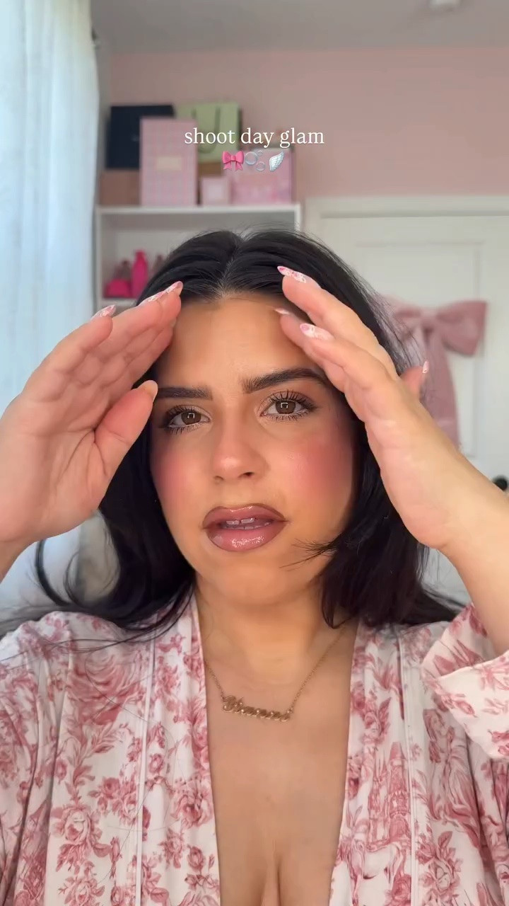 my go to makeup look for shoot days 🎀🫧🪽 comment if you want to see more makeup tutorials 🎀

products used:

face
@rhode glazing skin mist
@onesize bronze b12 base thinner
@armanibeauty luminous silk foundation
@rarebeauty brow gel
@hourglasscosmetics vanish airbrush concealer
@toofaced chocolate cream bronzer 
@kosas cloud set setting powder
@rhode pocket blush in piggy
@rarebeauty powder blush in happy
@rarebeauty highlight in mesmerize

eyes
@makeupbymario ethereal eyes palette 
@sweedbeauty eye liners
@rarebeauty mascara
@maybelline sky high mascara
@benefitcosmetics precisely my brow pencil

lips
@makeupforever wherever walnut lipliner
@yslbeauty lipstick in 44
@gisou watermelon lip oil

@saiebeauty city set setting spray