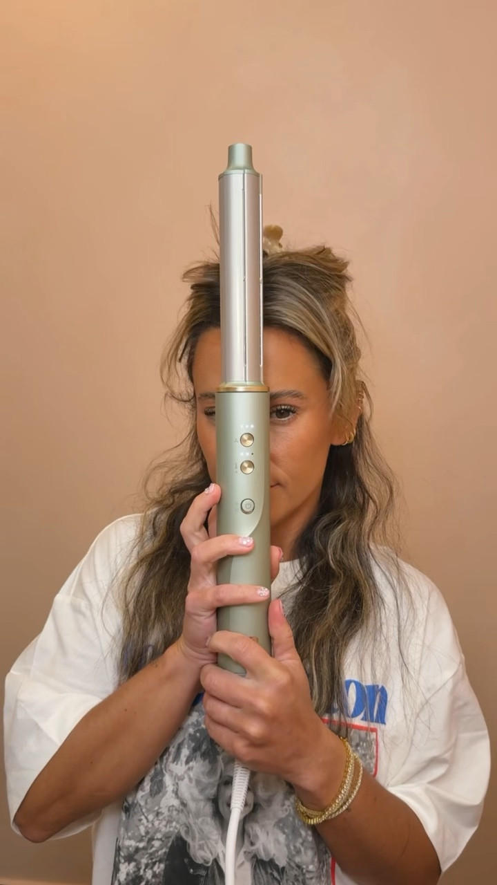 Fresh blowout tutorial with duck bill clips — grab my T3 Aire for $50 off!! Sale ends 10/19. xx 

#LTKBeauty