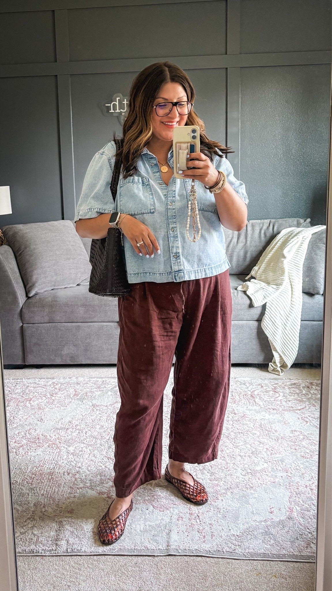 GAP cropped denim shirt - XL 
GAP linen barrel pants
Madewell tote
Jelly flats 
@gapstyle @Madewell

#LTKOver40 #LTKMidsize #LTKSaleAlert