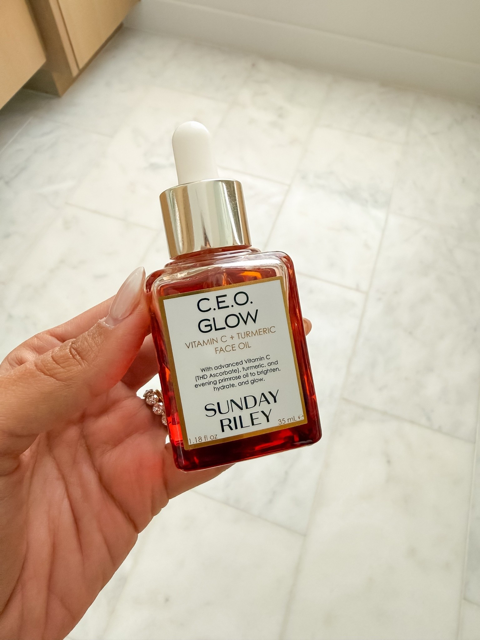 @sundayriley  C.E.O. Glow has been one of my favorite ways to bring life back to dull skin after a summer in the sun✨ The vitamin C + turmeric combo helps brighten and even the look of my complexion, while the nourishing oils leave my skin feeling hydrated and looking radiant. That healthy, lit-from-within glow we all want. 💛 @Sephora  #sundayriley Paid Partnership
