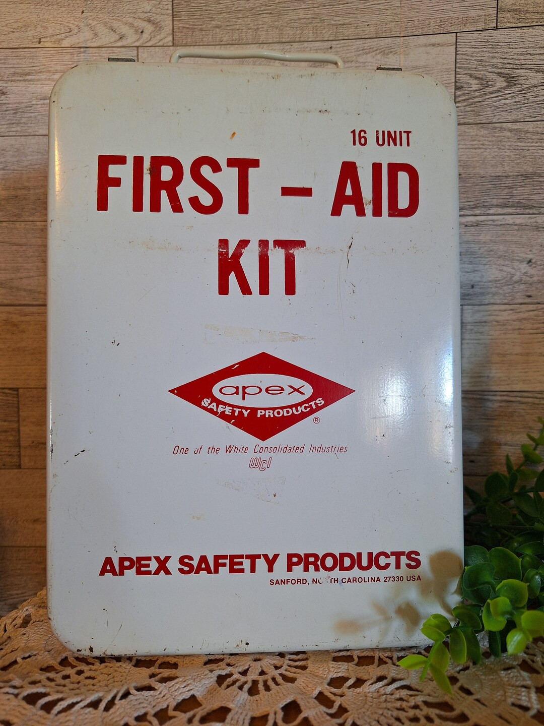 Vntg. Apex Metal Hinged First Aid Box, Travel Case, Medical Decor, Camping Decor - Etsy | Etsy (US)