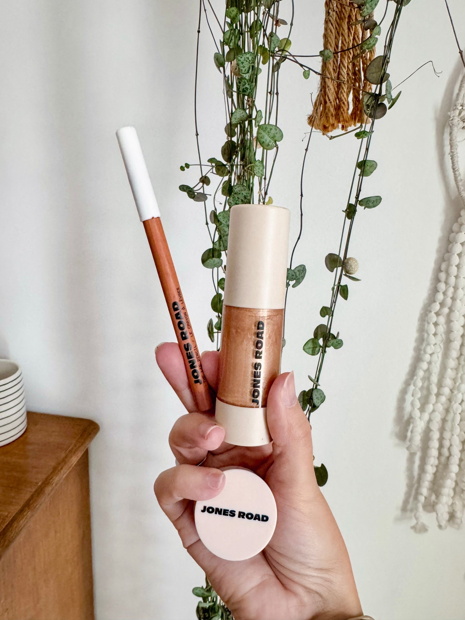 Holiday makeup from jones road beauty! ✨ 

#LTKBeauty #LTKFindsUnder100 #LTKgrwm