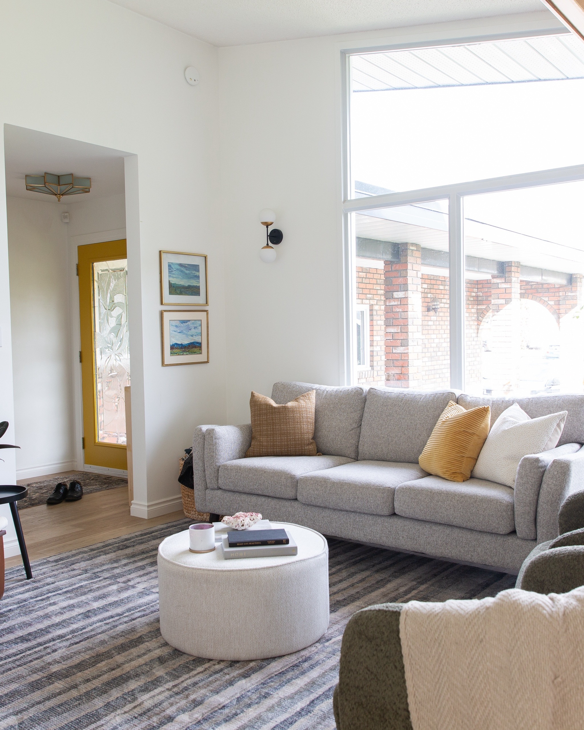 Shop the living room!! #midcenturyhome #midcenturymodern #modernhome #livingroominspo