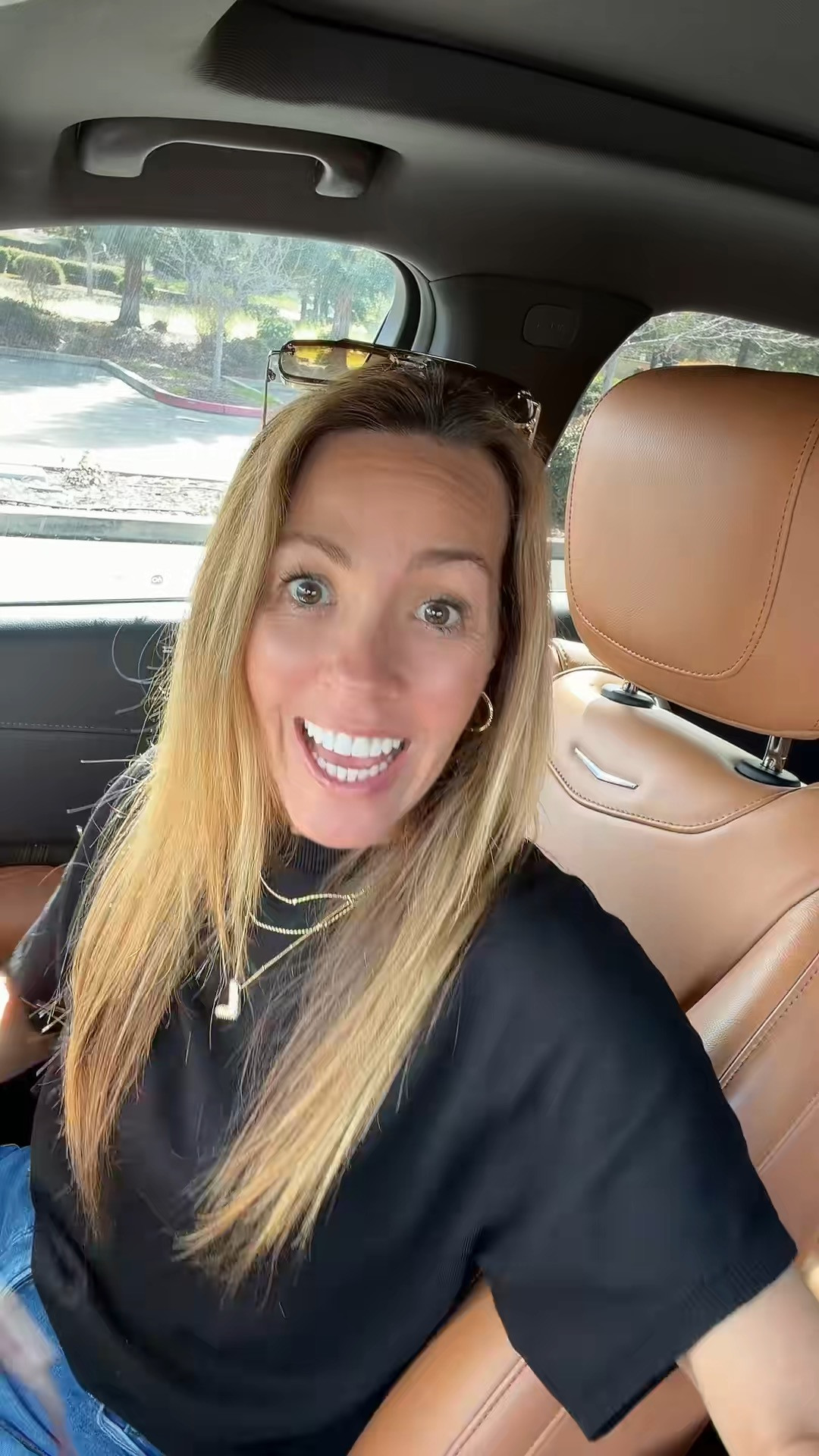 100% Genuine Florentine Leather Dooney & Bourke Lola Crossbody 

 #purse #crossbody #handbag #womensfashion #dooneyandbourke