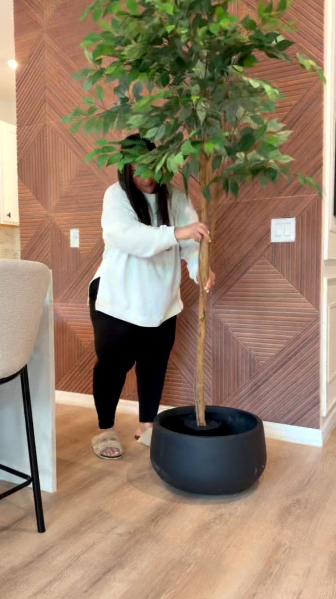 Comes in a set of three and they have different colors available ❤️



Home
Home decor
Faux floral balls
Home refresh 
Modern home decor

#LTKSaleAlert #LTKHome