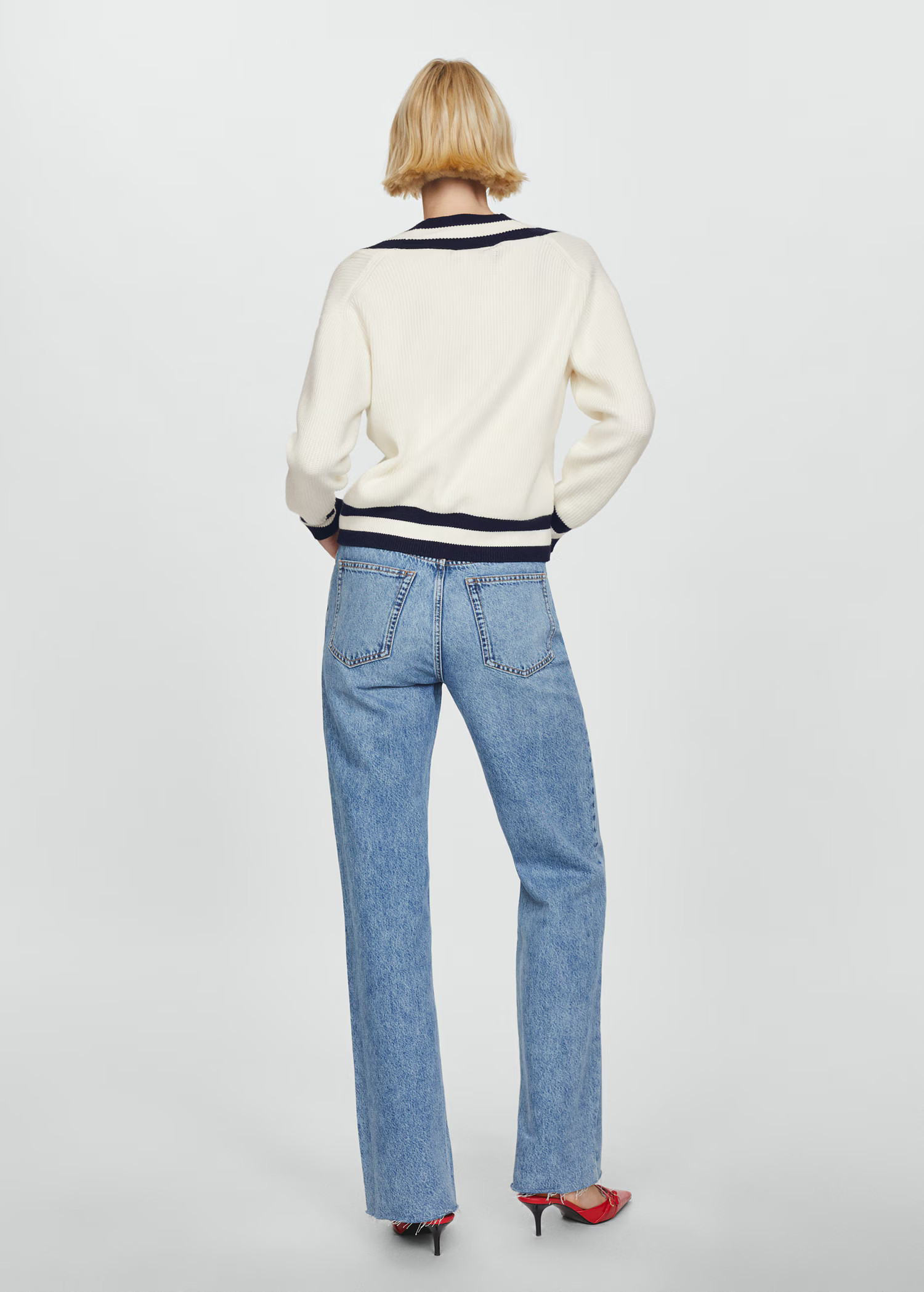 Contrasting V-neck sweater | MANGO (US)